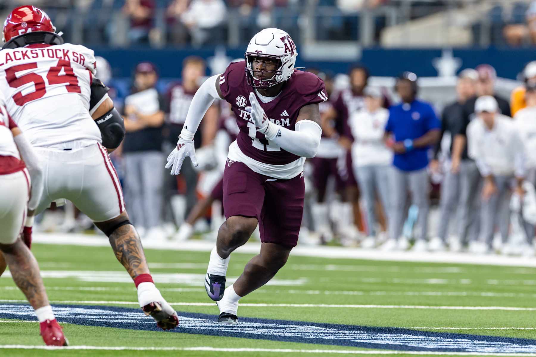 ARLINGTON, TX - SEPTEMBER 28: Texas A&M Aggies defensive end Nic Scourton (#11) runs up field during the college football game between the Arkansas Razorbacks and Texas A&M Aggies on September 28, 2024, at AT&T Stadium in Arlington, TX.  (Photo by Matthew Visinsky/Icon Sportswire via Getty Images)