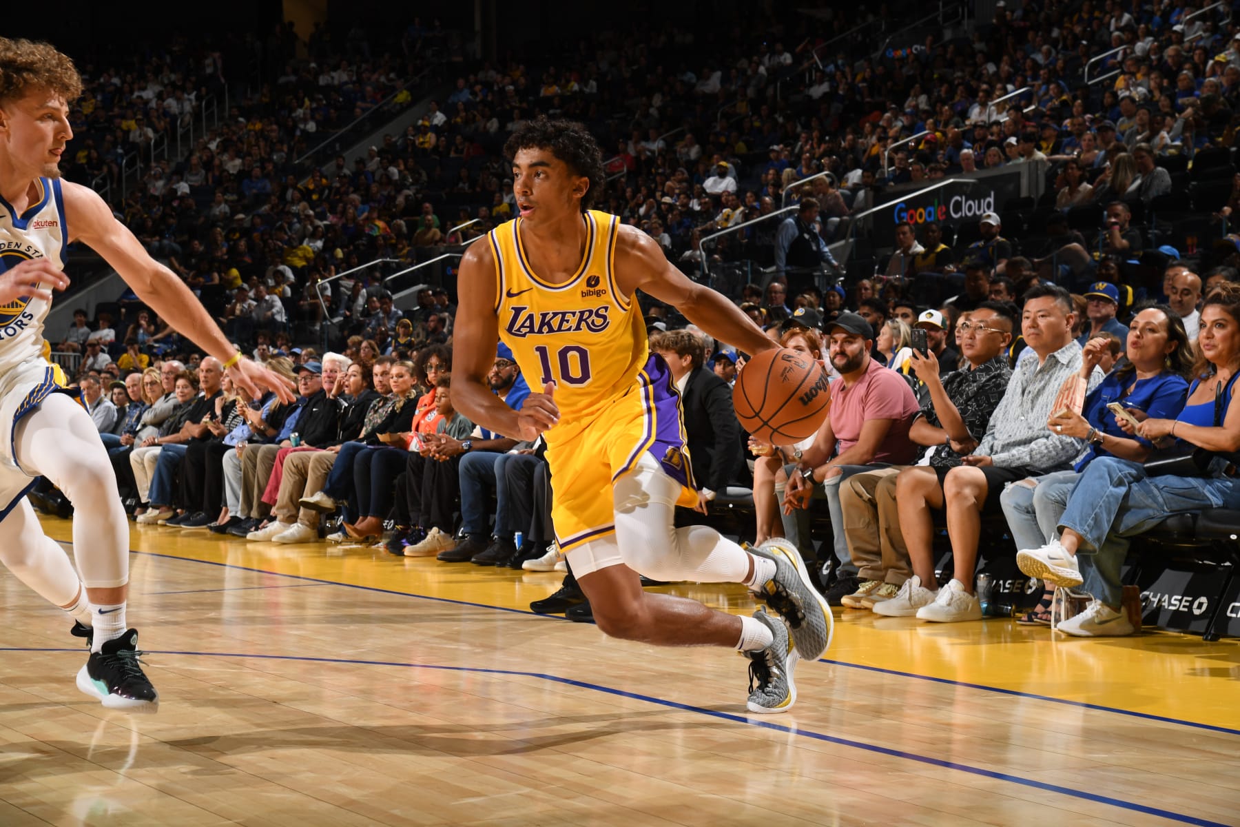 SAN FRANCISCO, CA - OCTOBER 7: Max Christie #10 of the Los Angeles Lakers drives to the basket during the game against the Golden State Warriors on October 7, 2023 at Chase Center in San Francisco, California. NOTE TO USER: User expressly acknowledges and agrees that, by downloading and or using this photograph, user is consenting to the terms and conditions of Getty Images License Agreement. Mandatory Copyright Notice: Copyright 2023 NBAE (Photo by Noah Graham/NBAE via Getty Images)
