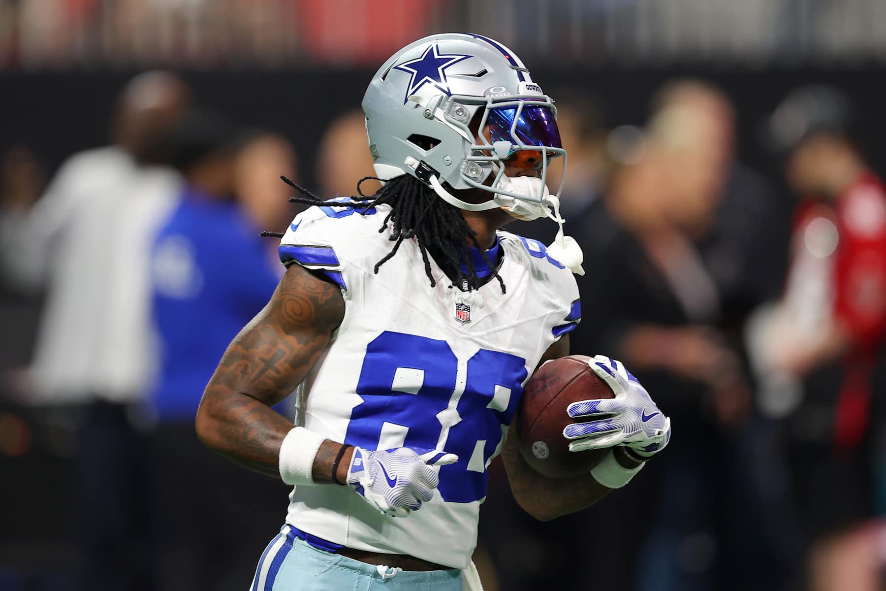 ATLANTA, GEORGIA - NOVEMBER 03: CeeDee Lamb #88 of the Dallas Cowboys warms up prior to the game against the Atlanta Falcons at Mercedes-Benz Stadium on November 03, 2024 in Atlanta, Georgia. (Photo by Kevin C. Cox/Getty Images)