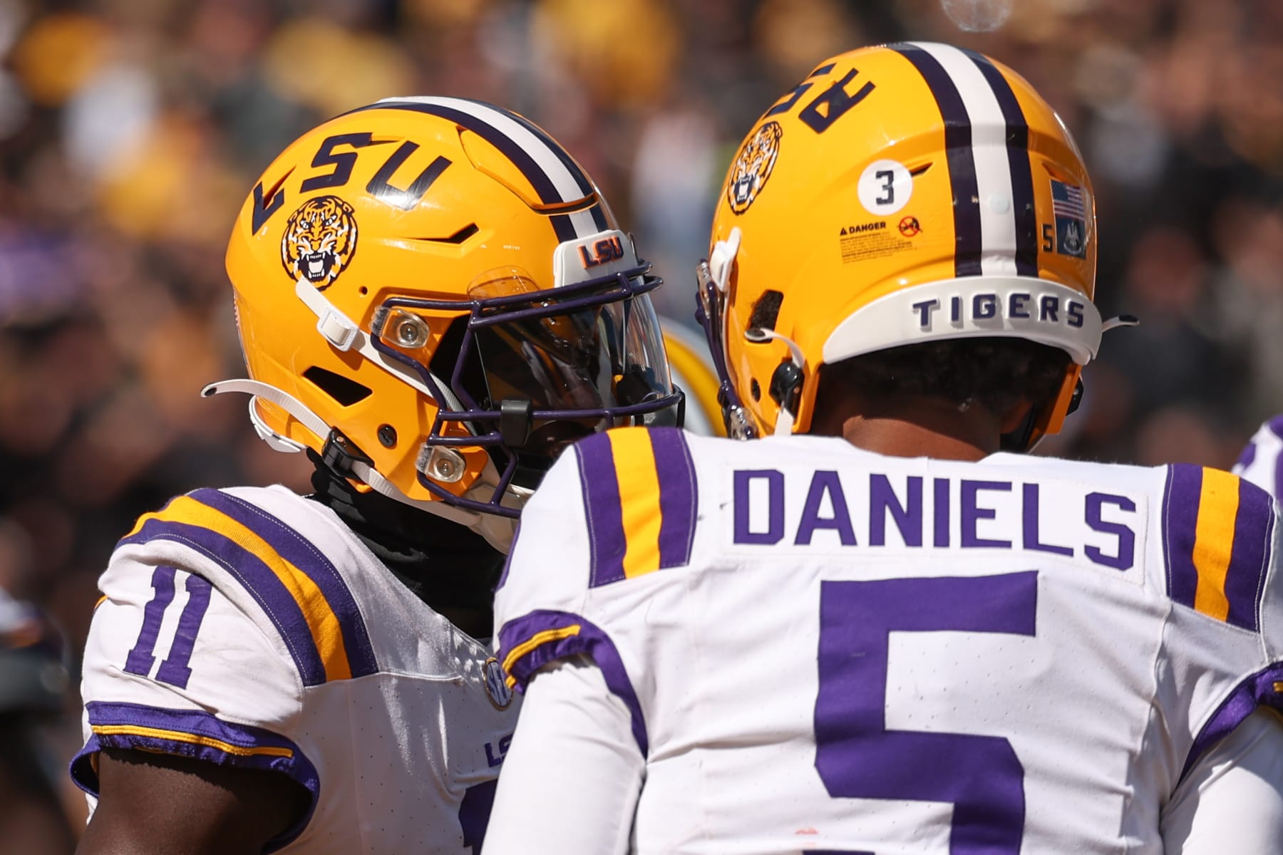 LSU wide receiver Brian Thomas Jr. (left) and quarterback Jayden Daniels (right)