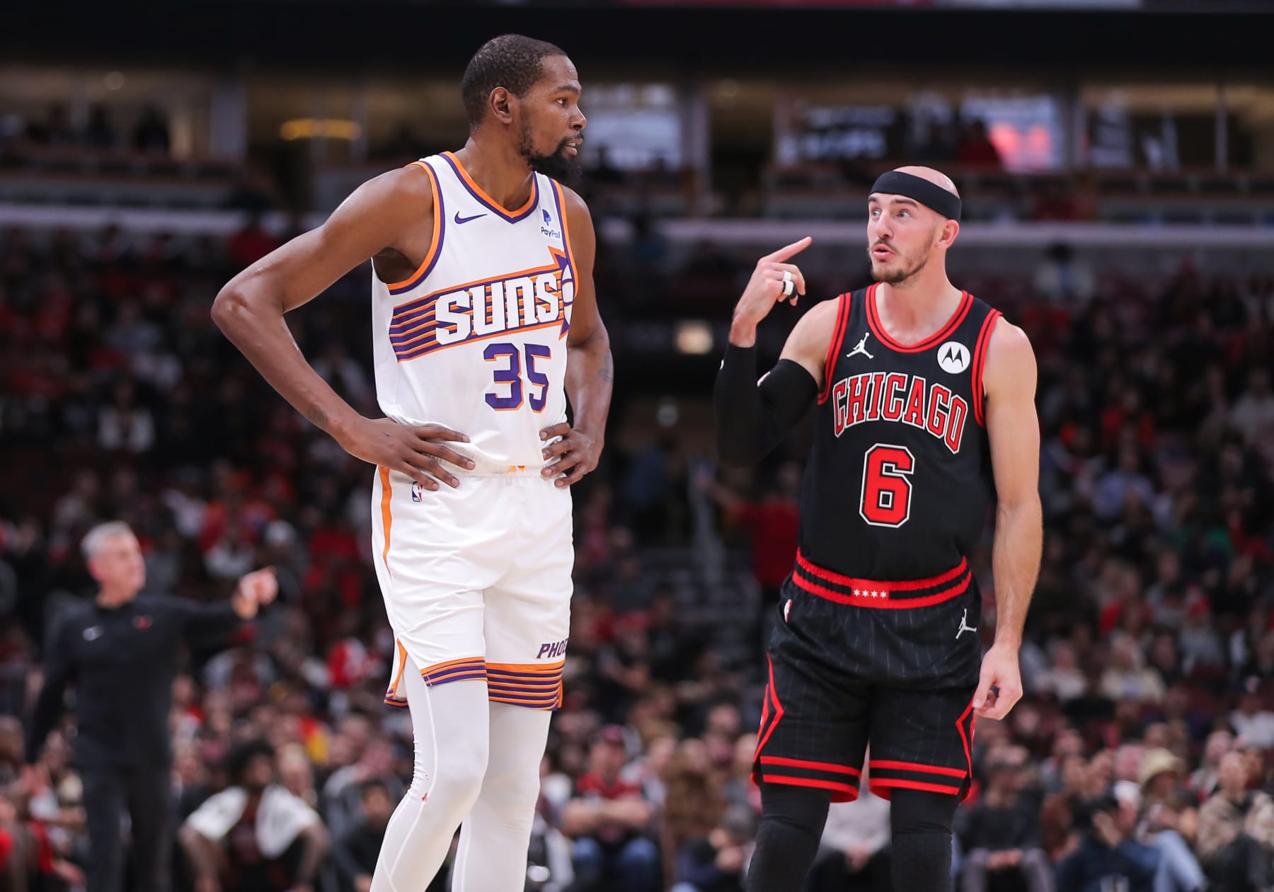 CHICAGO, IL - NOVEMBER 08: Alex Caruso #6 of the Chicago Bulls and Kevin Durant #35 of the Phoenix Suns during the first half at the United Center on November 8, 2023 in Chicago, Illinois. (Photo by Melissa Tamez/Icon Sportswire via Getty Images)