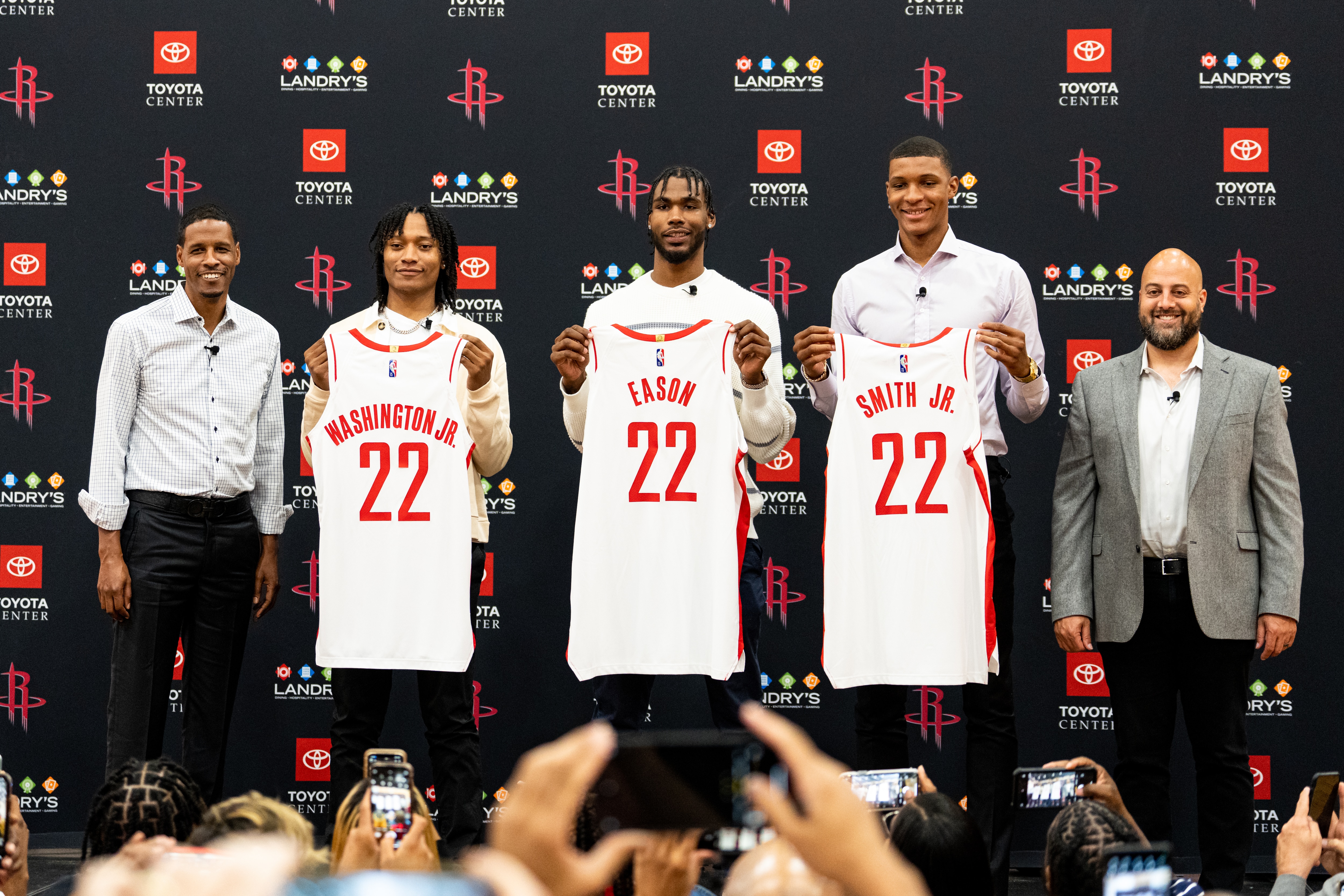 HOUSTON, TX - JUNE 27: TyTy Washington, Tari Eason and Jabari Smith Jr. pose for a photo during the Houston Rockets Draft Press Conference on June 27, 2022 at the Toyota Center in Houston, Texas. NOTE TO USER: User expressly acknowledges and agrees that, by downloading and or using this photograph, User is consenting to the terms and conditions of the Getty Images License Agreement. Mandatory Copyright Notice: Copyright 2022 NBAE (Photo by Cato Cataldo/NBAE via Getty Images)