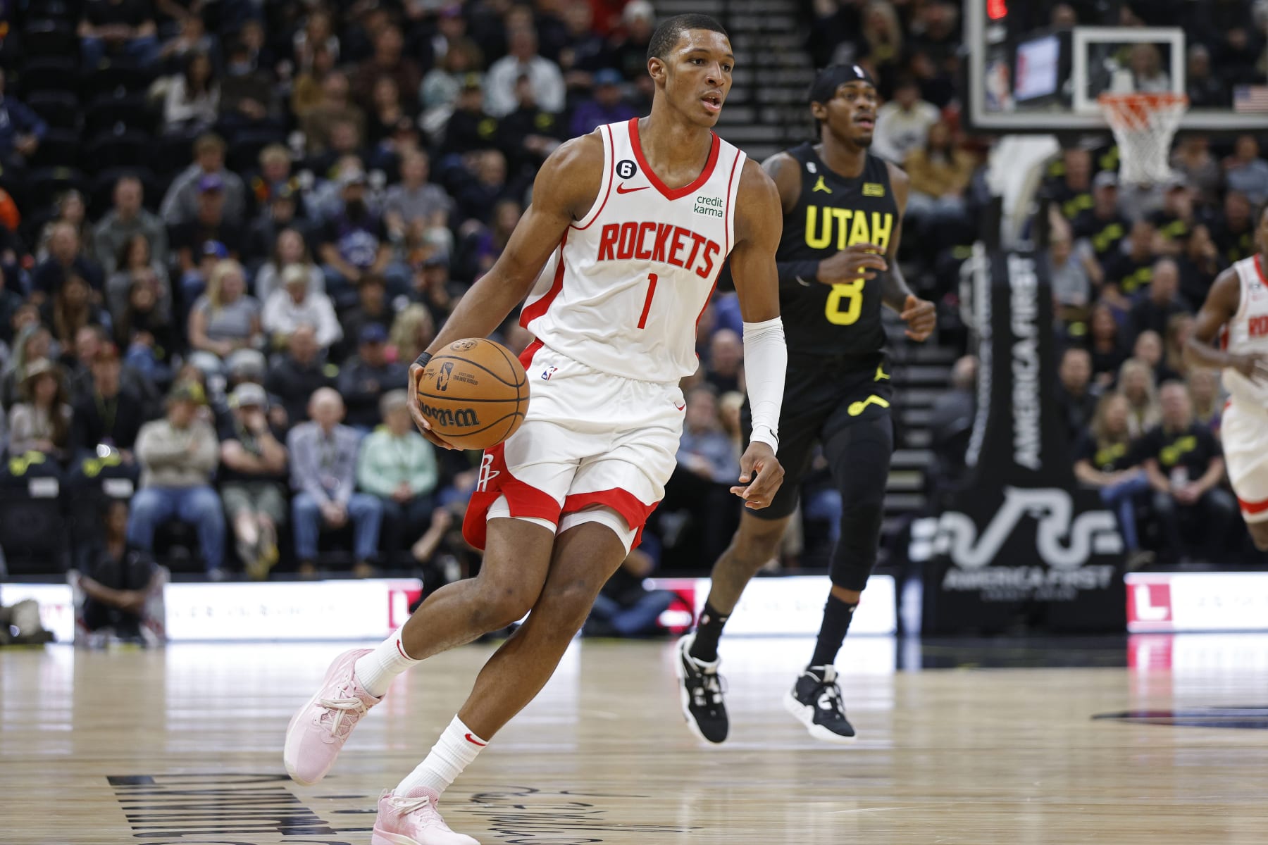 SALT LAKE CITY, UT - OCTOBER 26: Jabari Smith Jr. #1 of the Houston Rockets dribbles the ball against the Utah Jazz on October 26, 2022 at vivint.SmartHome Arena in Salt Lake City, Utah. NOTE TO USER: User expressly acknowledges and agrees that, by downloading and or using this Photograph, User is consenting to the terms and conditions of the Getty Images License Agreement. Mandatory Copyright Notice: Copyright 2022 NBAE (Photo by Jeff Swinger/NBAE via Getty Images)