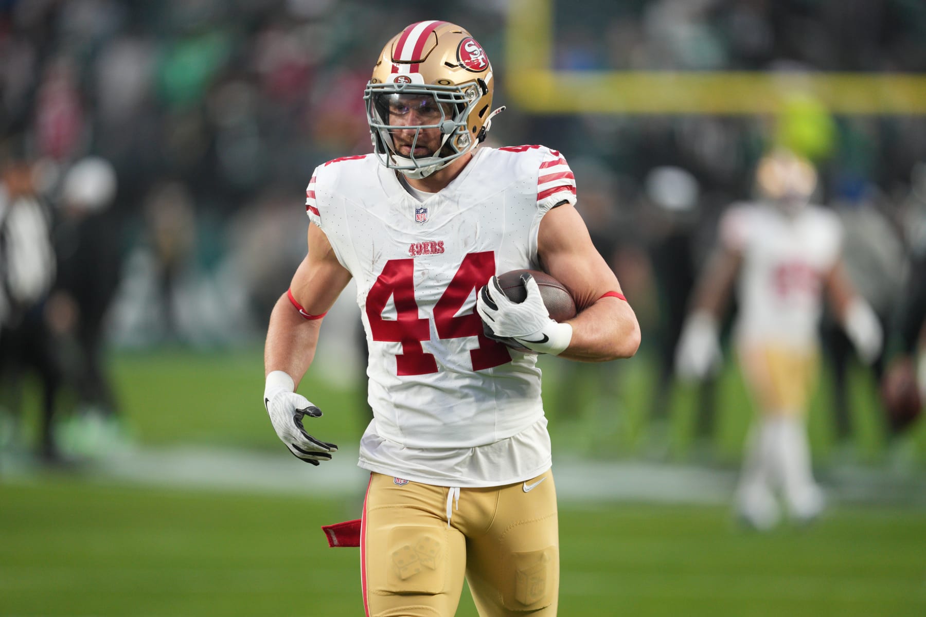 PHILADELPHIA, PA - DECEMBER 03: San Francisco 49ers fullback Kyle Juszczyk (44) warms up during the game between the San Fransisco 49ers and the Philadelphia Eagles on December 3, 2023 at Lincoln Financial Field. (Photo by Andy Lewis/Icon Sportswire via Getty Images)