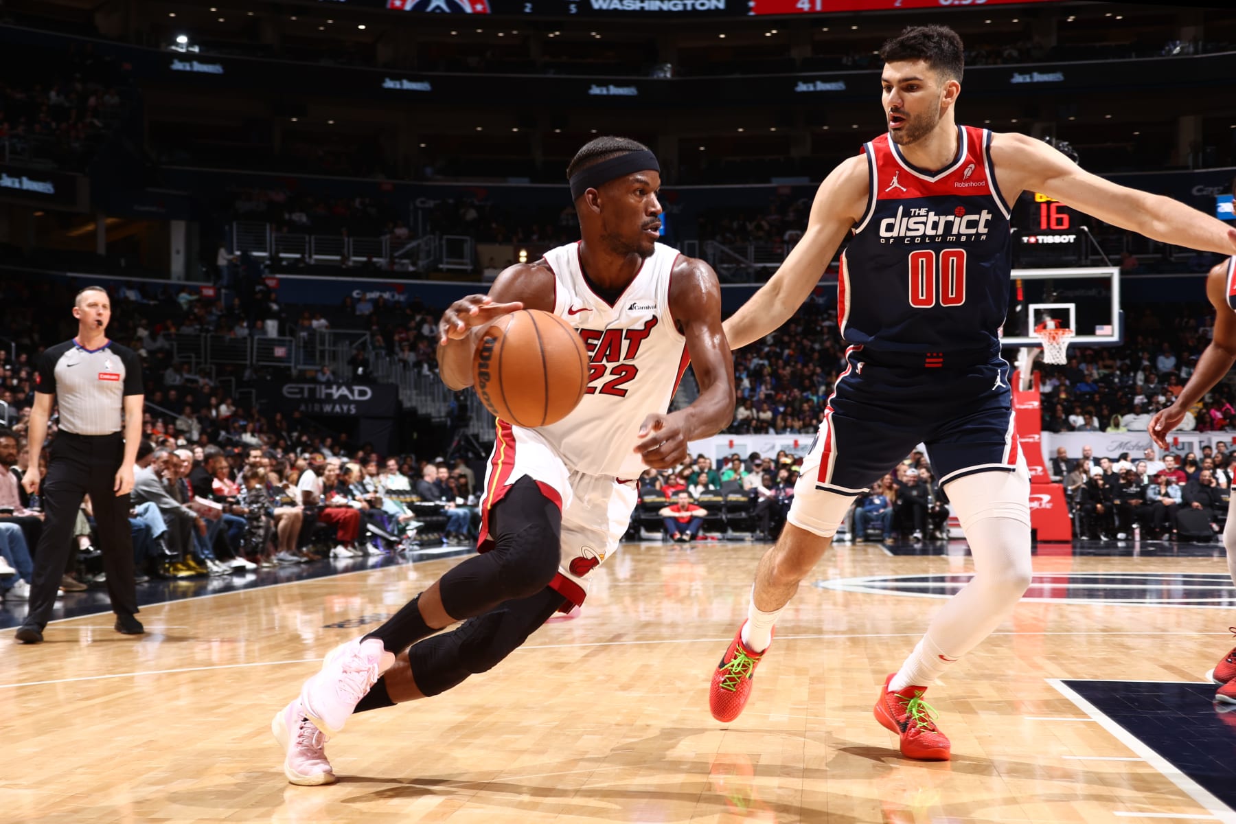 WASHINGTON, DC -  MARCH 31:  Jimmy Butler #22 of the Miami Heat handles the ball during the game against the Washington Wizards on March 31, 2024 at Capital One Arena in Washington, DC. NOTE TO USER: User expressly acknowledges and agrees that, by downloading and or using this Photograph, user is consenting to the terms and conditions of the Getty Images License Agreement. Mandatory Copyright Notice: Copyright 2024 NBAE (Photo by Kenny Giarla/NBAE via Getty Images)