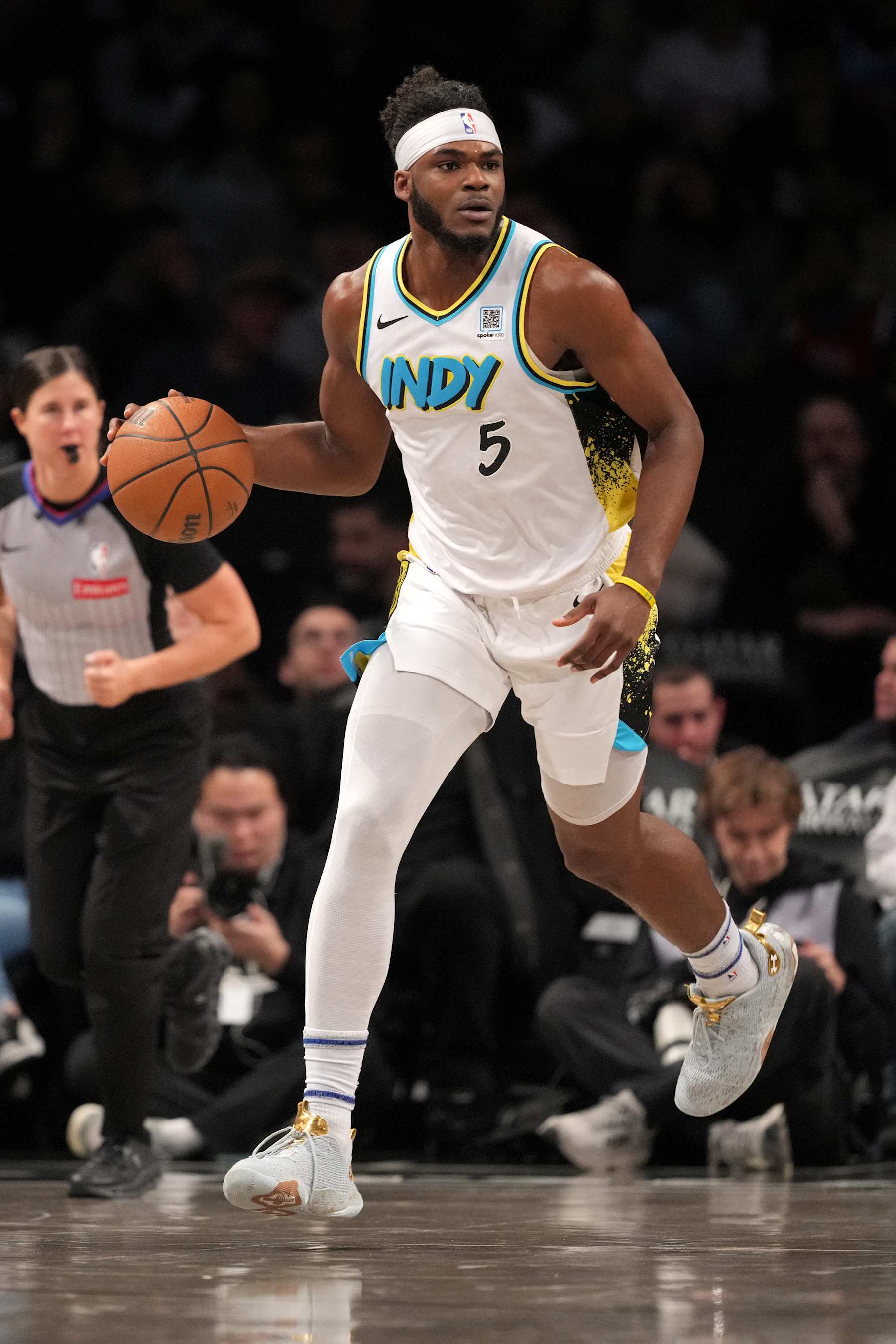 BROOKLYN, NY - January 6: Jarace Walker #5 of the Indiana Pacers brings the ball up court during the game against the Brooklyn Nets on January 6, 2025 at Barclays Center in Brooklyn, New York. NOTE TO USER: User expressly acknowledges and agrees that, by downloading and or using this Photograph, user is consenting to the terms and conditions of the Getty Images License Agreement. Mandatory Copyright Notice: Copyright 2025 NBAE (Photo by Catalina Fragoso/NBAE via Getty Images)