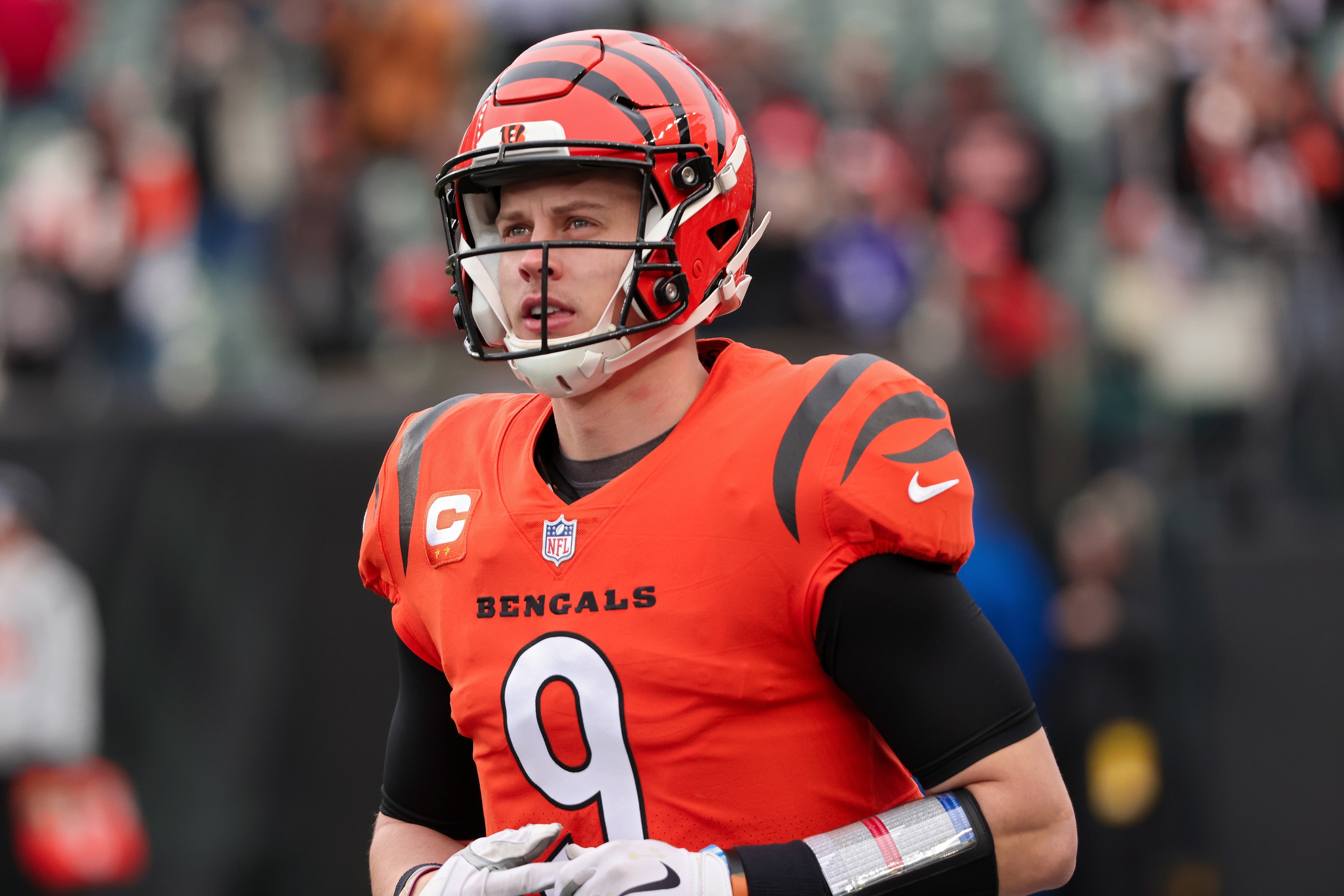 CINCINNATI, OHIO - JANUARY 02: Joe Burrow #9 of the Cincinnati Bengals warms up before the game against the Kansas City Chiefs at Paul Brown Stadium on January 02, 2022 in Cincinnati, Ohio. (Photo by Dylan Buell/Getty Images)