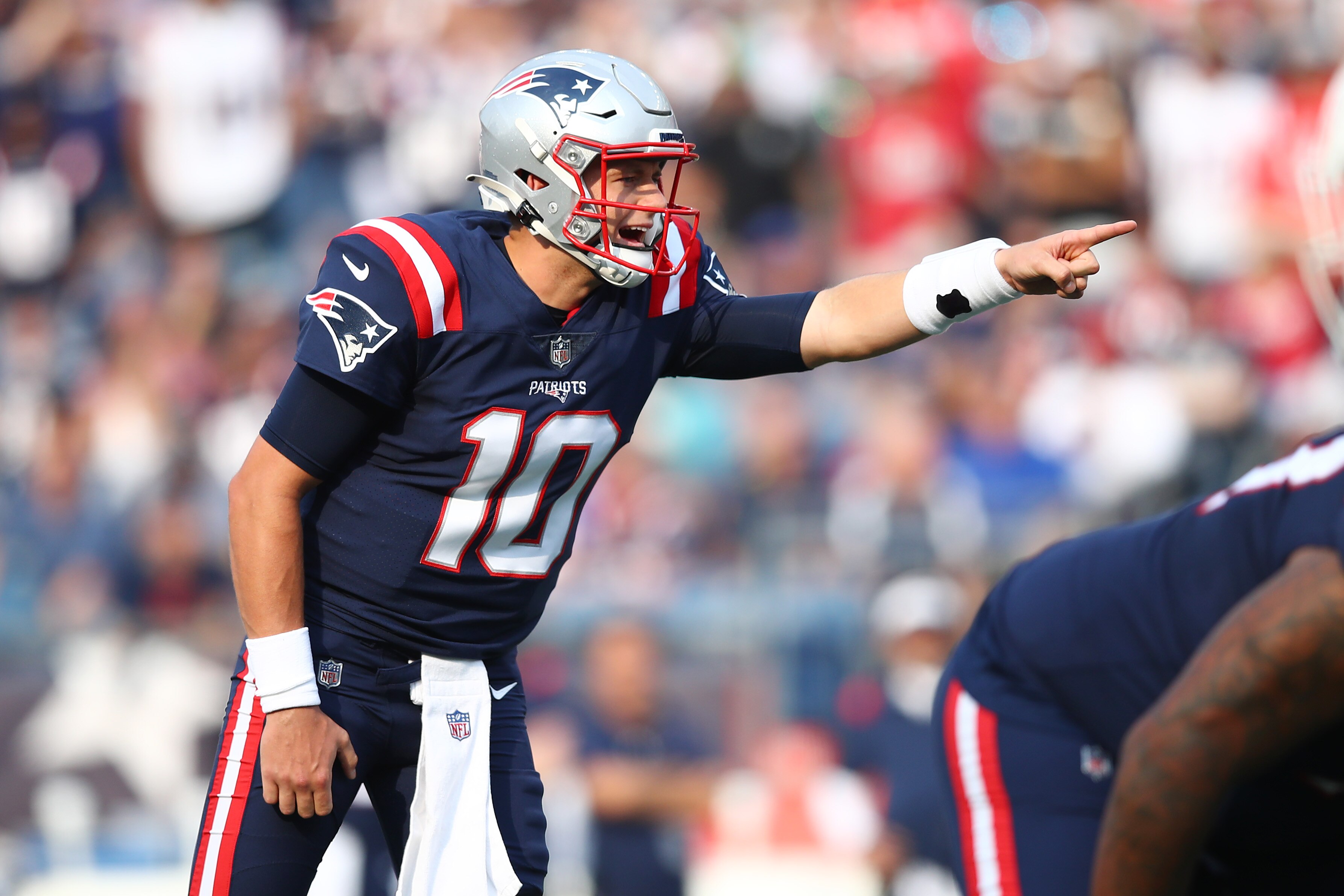 FOXBOROUGH, MASSACHUSETTS - SEPTEMBER 12: Mac Jones #10 of the New England Patriots calls out the snap count against the Miami Dolphins during the first half at Gillette Stadium on September 12, 2021 in Foxborough, Massachusetts. (Photo by Adam Glanzman/Getty Images)