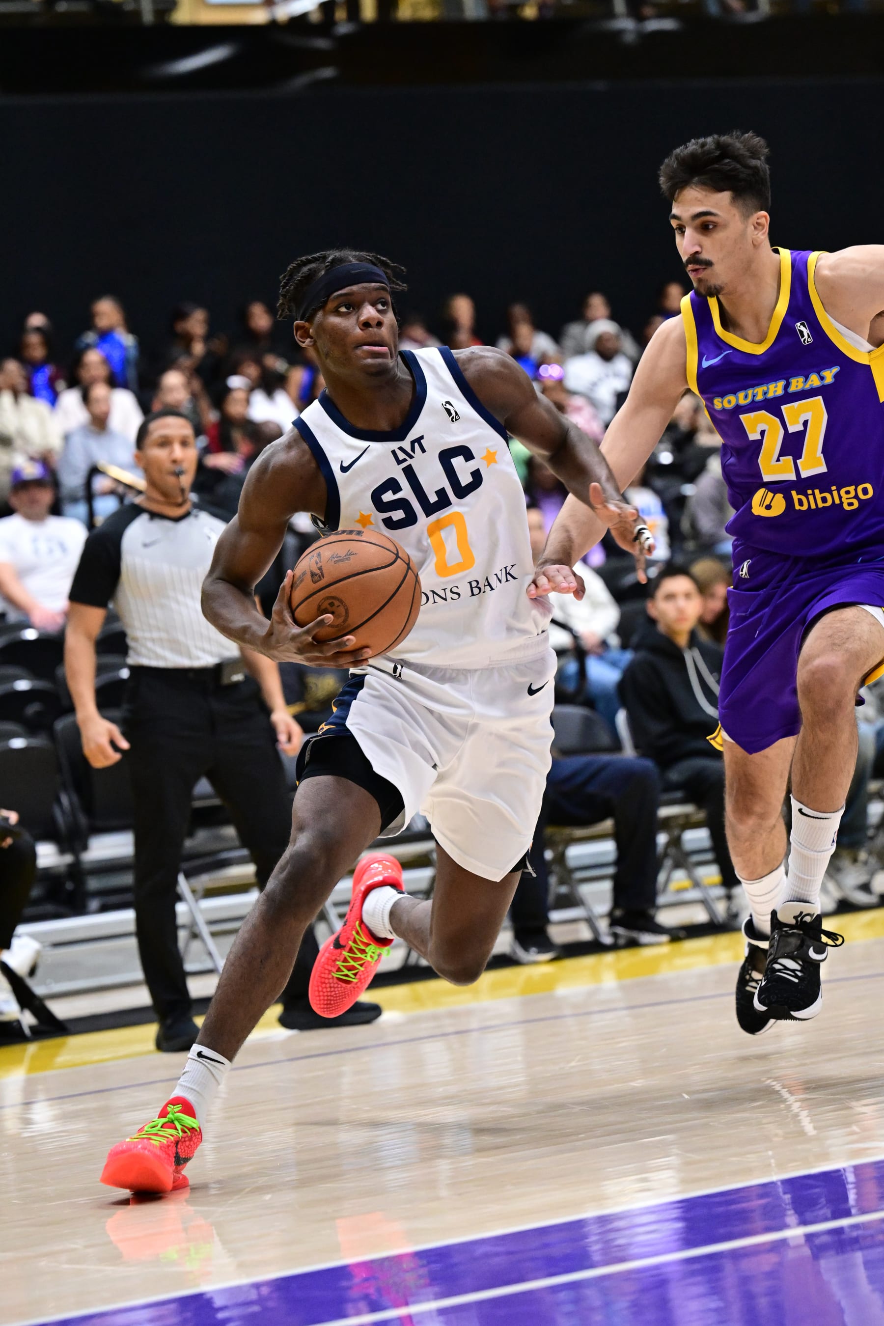 EL SEGUNDO, CA - JANUARY 26: Taylor Hendricks #0 of the Salt Lake City Stars handles the ball during the game against the South Bay Lakers on January 26, 2024 at UCLA Heath Training Center in El Segundo, California. NOTE TO USER: User expressly acknowledges and agrees that, by downloading and or using this photograph, User is consenting to the terms and conditions of the Getty Images License Agreement. Mandatory Copyright Notice: Copyright 2024 NBAE (Photo by Adam Pantozzi/NBAE via Getty Images)