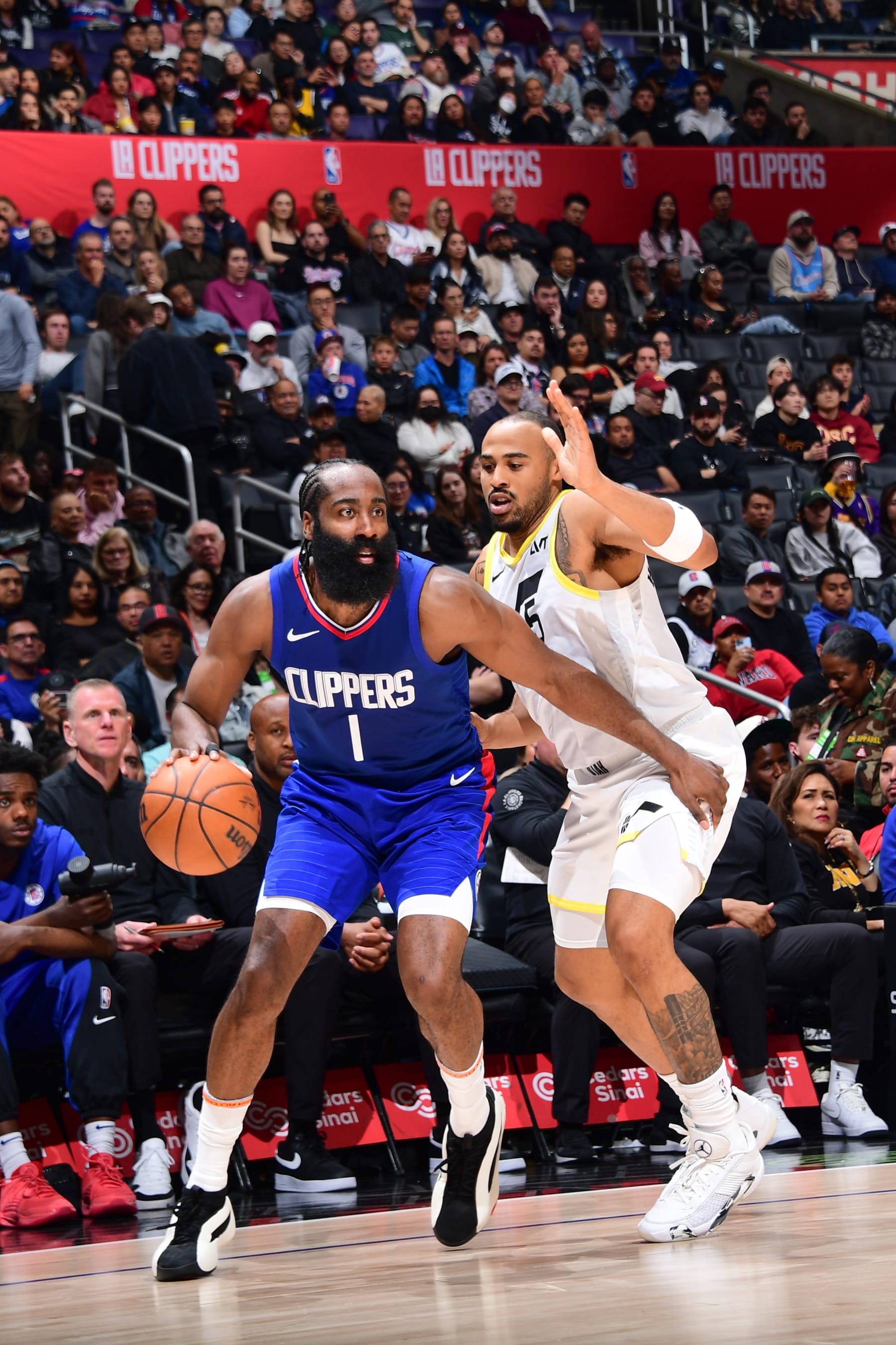 LOS ANGELES, CA - APRIL 5:  James Harden #1 of the LA Clippers goes to the basket during the game on April 5, 2024 at Crypto.Com Arena in Los Angeles, California. NOTE TO USER: User expressly acknowledges and agrees that, by downloading and/or using this Photograph, user is consenting to the terms and conditions of the Getty Images License Agreement. Mandatory Copyright Notice: Copyright 2024 NBAE (Photo by Adam Pantozzi/NBAE via Getty Images)