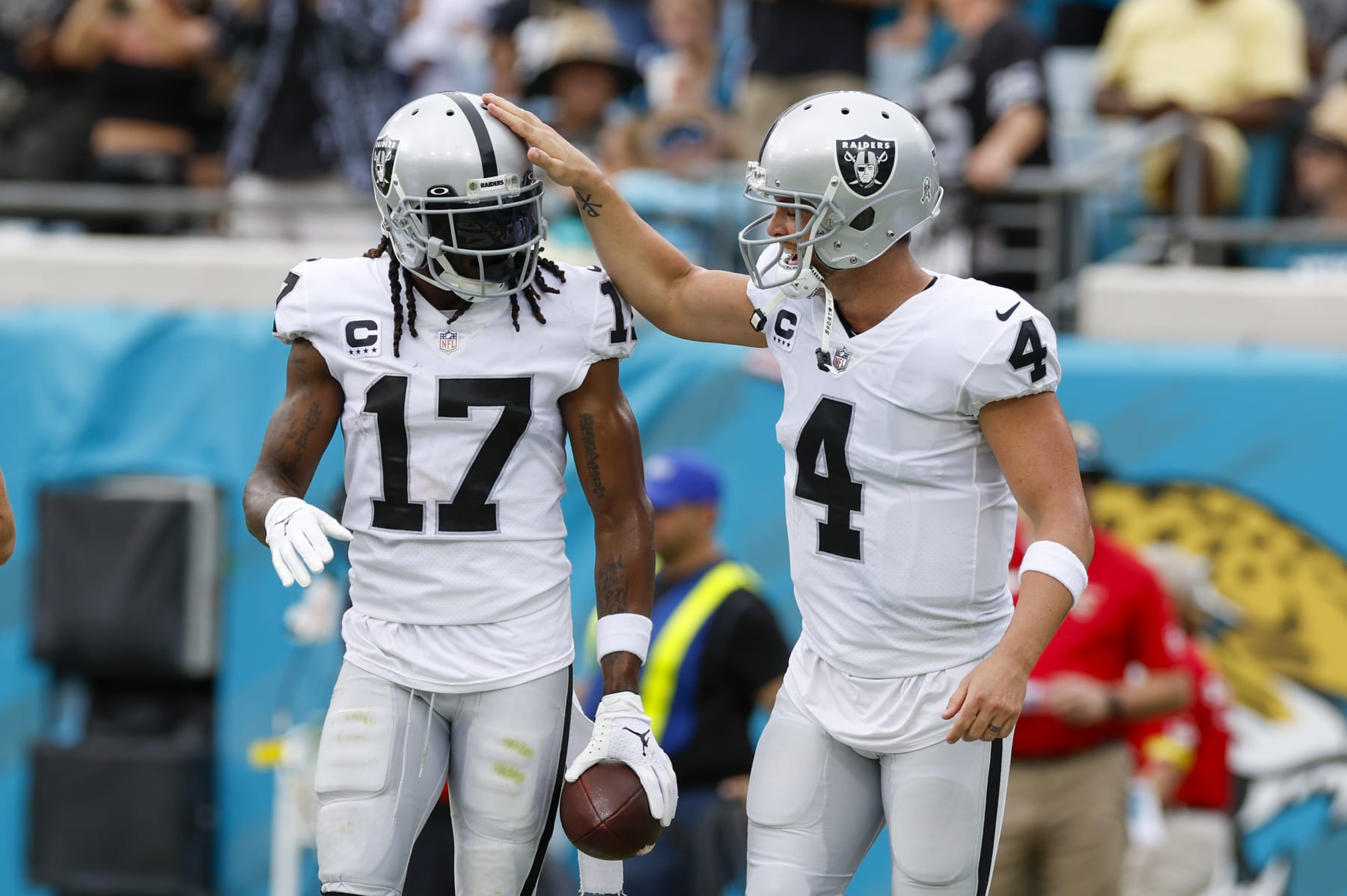 JACKSONVILLE, FL - NOVEMBER 06: Las Vegas Raiders wide receiver Davante Adams (17) and Las Vegas Raiders quarterback Derek Carr (4) celebrate a touchdown during the game between the Las Vegas Raiders and the Jacksonville Jaguars on November 6, 2022 at TIAA Bank Field in Jacksonville, Fl. (Photo by David Rosenblum/Icon Sportswire via Getty Images)