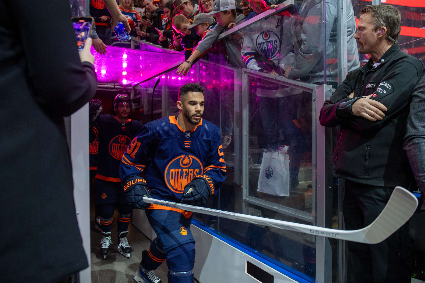 EDMONTON, CANADA - DECEMBER 14: Evander Kane #91 of the Edmonton Oilers steps onto the ice for warm ups before the game against the Tampa Bay Lightning at Rogers Place on December 14, 2023, in Edmonton, Alberta, Canada. (Photo by Andy Devlin/NHLI via Getty Images) EDMONTON, CANADA - DECEMBER 14: Evander Kane #91 of the Edmonton Oilers steps onto the ice for warm ups before the game against the Tampa Bay Lightning at Rogers Place on December 14, 2023, in Edmonton, Alberta, Canada. (Photo by Andy Devlin/NHLI via Getty Images)