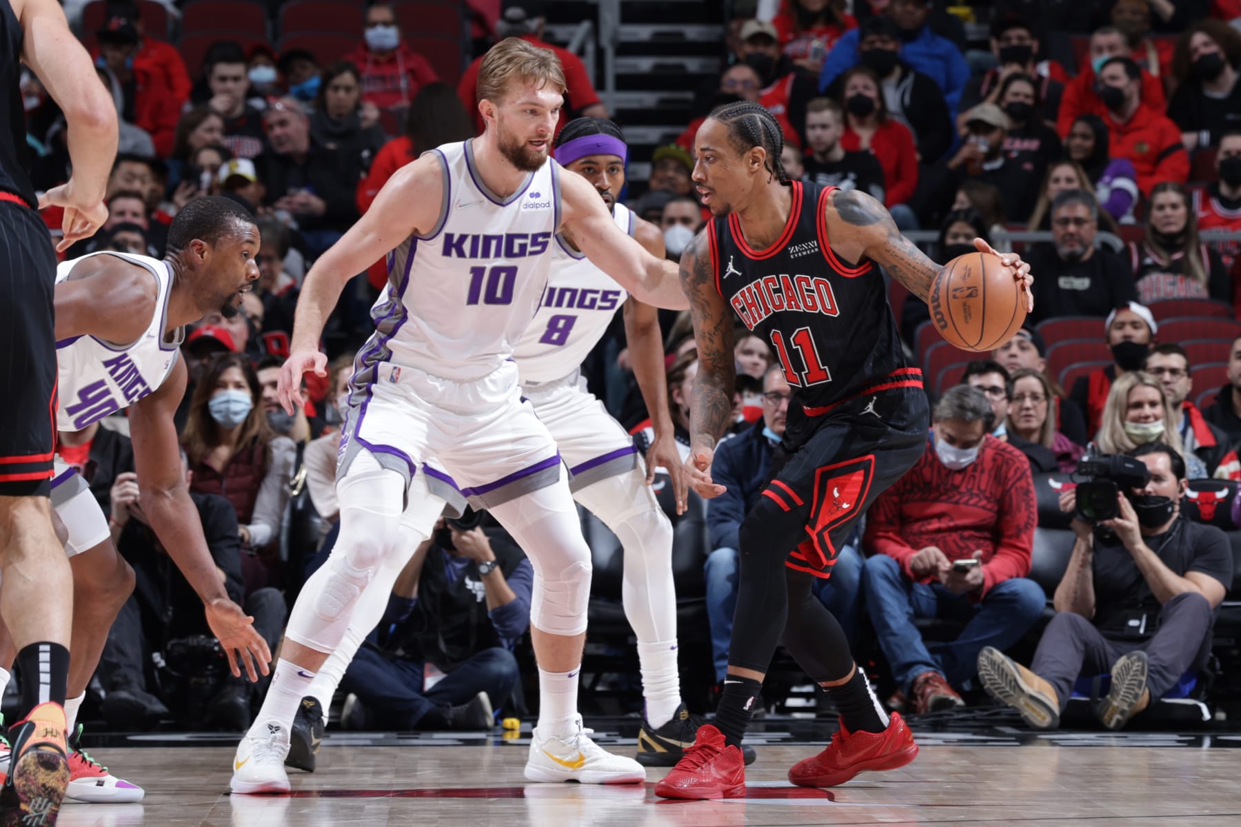 CHICAGO, IL - FEBRUARY 16: Domantas Sabonis #10 of the Sacramento Kings plays defense on DeMar DeRozan #11 of the Chicago Bulls during the game on February 16, 2022 at United Center in Chicago, Illinois. NOTE TO USER: User expressly acknowledges and agrees that, by downloading and or using this photograph, User is consenting to the terms and conditions of the Getty Images License Agreement. Mandatory Copyright Notice: Copyright 2022 NBAE (Photo by Jeff Haynes/NBAE via Getty Images)