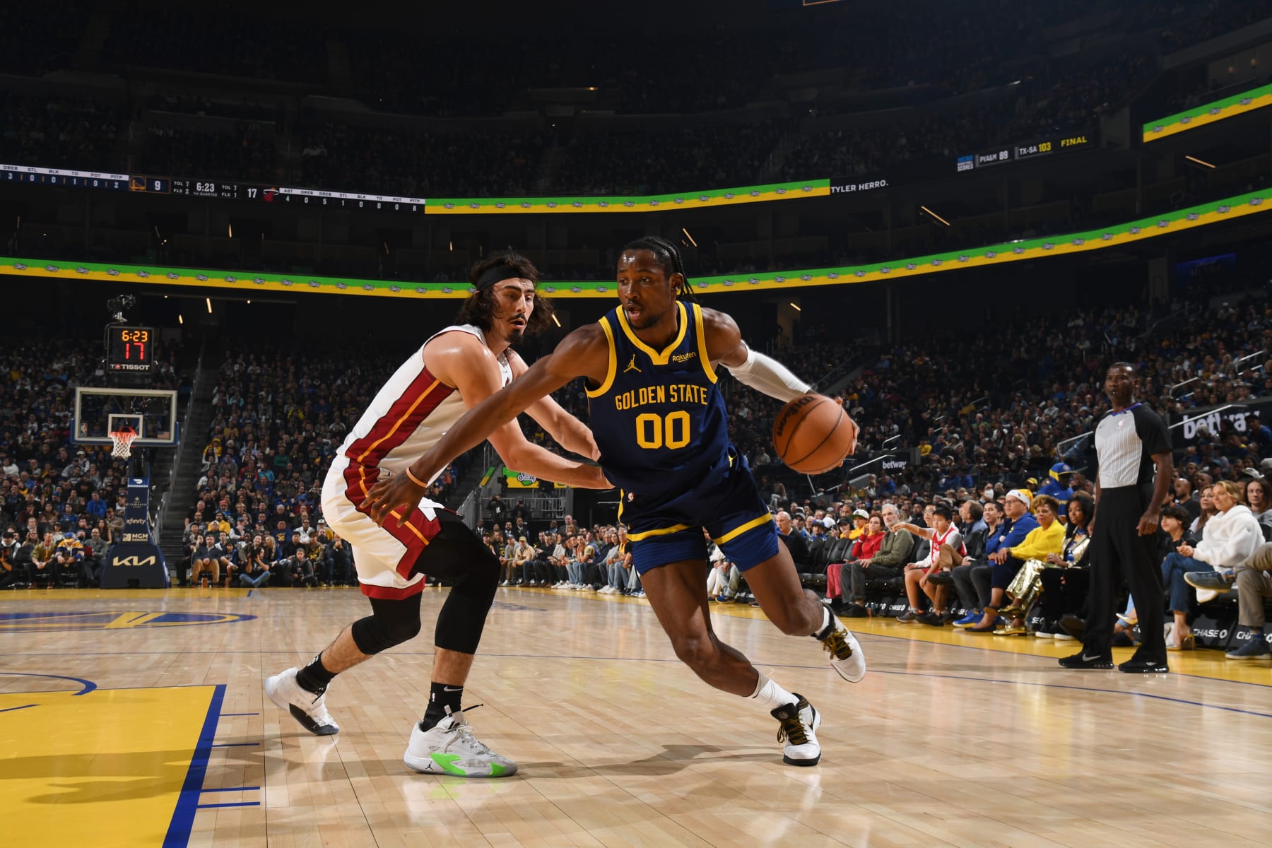 SAN FRANCISCO, CA - DECEMBER 28: Jonathan Kuminga #00 of the Golden State Warriors drives to the basket during the game against the Miami Heat on December 28, 2023 at Chase Center in San Francisco, California. NOTE TO USER: User expressly acknowledges and agrees that, by downloading and or using this photograph, user is consenting to the terms and conditions of Getty Images License Agreement. Mandatory Copyright Notice: Copyright 2023 NBAE (Photo by Noah Graham/NBAE via Getty Images)