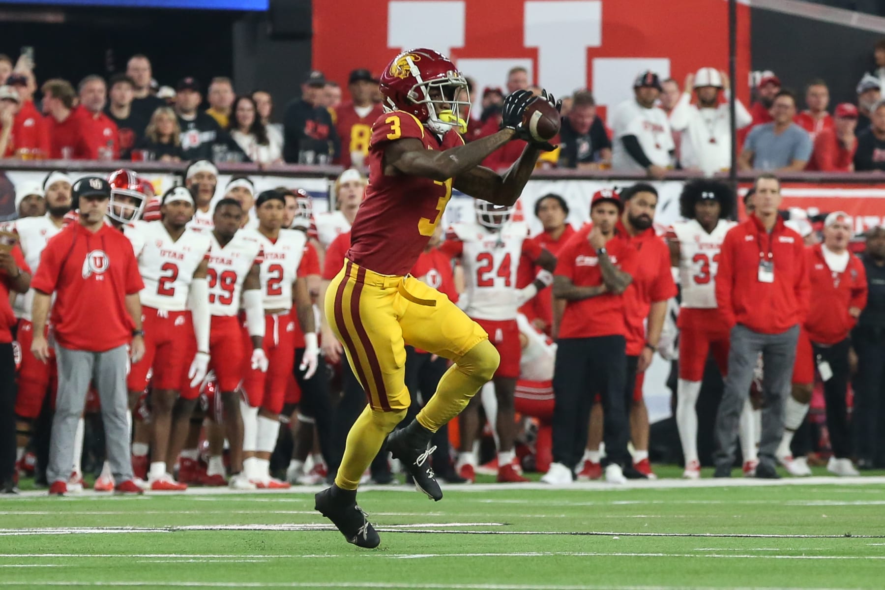 LAS VEGAS, NV - DECEMBER 02: USC Trojans wide receiver Jordan Addison (3) makes a catch during the Pac-12 Championship football game between the Utah Utes and the USC Trojans on December 2, 2022 at Allegiant Stadium in Las Vegas. (Photo by Jevone Moore/Icon Sportswire via Getty Images)