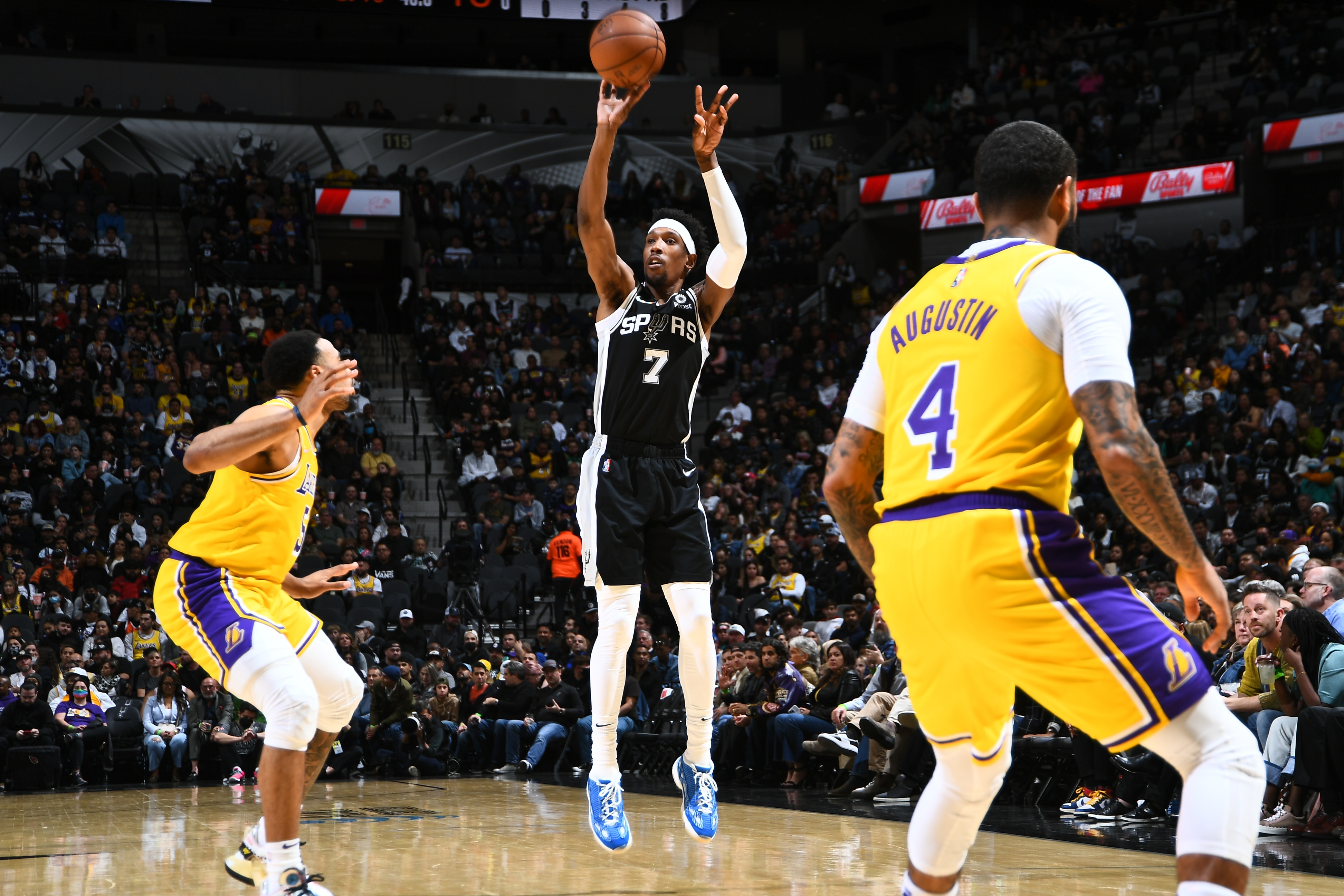 SAN ANTONIO, TX - MARCH 7: Josh Richardson #7 of the San Antonio Spurs shoots the ball during the game against the Los Angeles Lakers on March 7, 2022 at the AT&T Center in San Antonio, Texas. NOTE TO USER: User expressly acknowledges and agrees that, by downloading and or using this photograph, user is consenting to the terms and conditions of the Getty Images License Agreement. Mandatory Copyright Notice: Copyright 2022 NBAE (Photos by Michael Gonzales/NBAE via Getty Images)