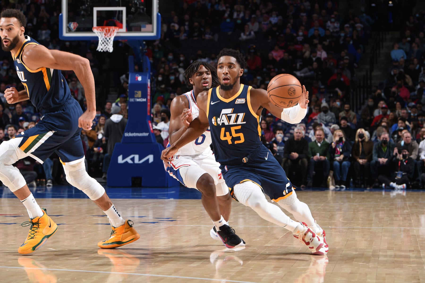 PHILADELPHIA, PA - DECEMBER 9: Donovan Mitchell #45 of the Utah Jazz handles the ball against the Philadelphia 76ers on December 9, 2021 at Wells Fargo Center in Philadelphia, Pennsylvania. NOTE TO USER: User expressly acknowledges and agrees that, by downloading and/or using this Photograph, user is consenting to the terms and conditions of the Getty Images License Agreement. Mandatory Copyright Notice: Copyright 2021 NBAE (Photo by David Dow/NBAE via Getty Images)