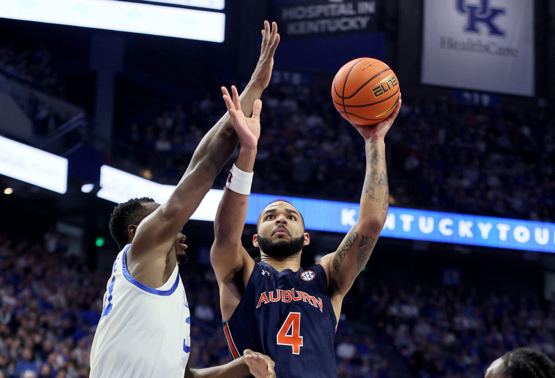 LEXINGTON, KENTUCKY - FEBRUARY 25: Johni Broome #4 of the Auburn Tigers against the Kentucky Wildcats at Rupp Arena on February 25, 2023 in Lexington, Kentucky. (Photo by Andy Lyons/Getty Images)