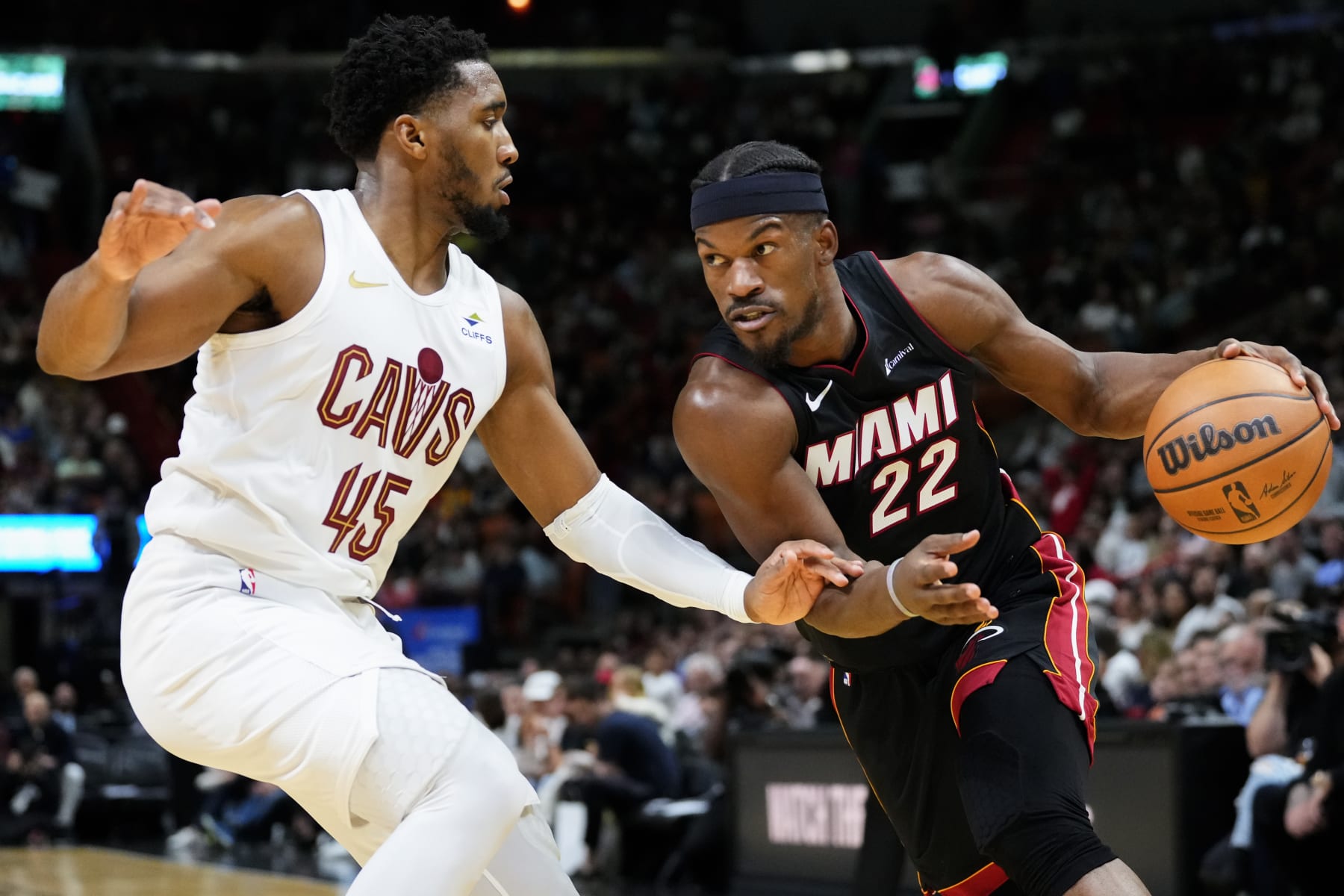 MIAMI, FLORIDA - DECEMBER 08: Jimmy Butler #22 of the Miami Heat dribbles the ball past Donovan Mitchell #45 of the Cleveland Cavaliers during the third quarter at Kaseya Center on December 08, 2023 in Miami, Florida. NOTE TO USER: User expressly acknowledges and agrees that, by downloading and or using this photograph, User is consenting to the terms and condtions of the Getty Images License Agreement.  (Photo by Rich Storry/Getty Images)