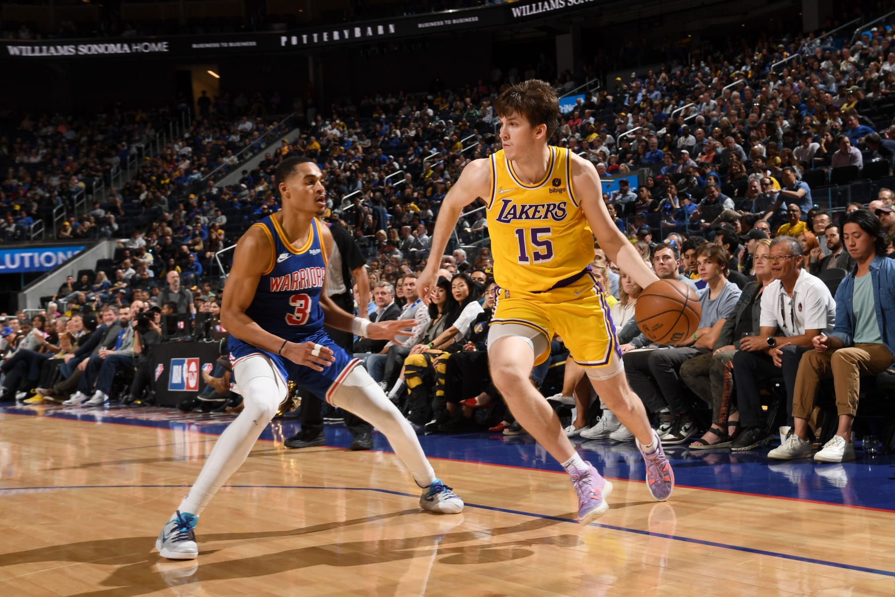 SAN FRANCISCO, CA - APRIL 7: Austin Reaves #15 of the Los Angeles Lakers dribbles the ball during the game against the Golden State Warriors on April 7, 2022 at Chase Center in San Francisco, California. NOTE TO USER: User expressly acknowledges and agrees that, by downloading and or using this photograph, user is consenting to the terms and conditions of Getty Images License Agreement. Mandatory Copyright Notice: Copyright 2022 NBAE (Photo by Noah Graham/NBAE via Getty Images)