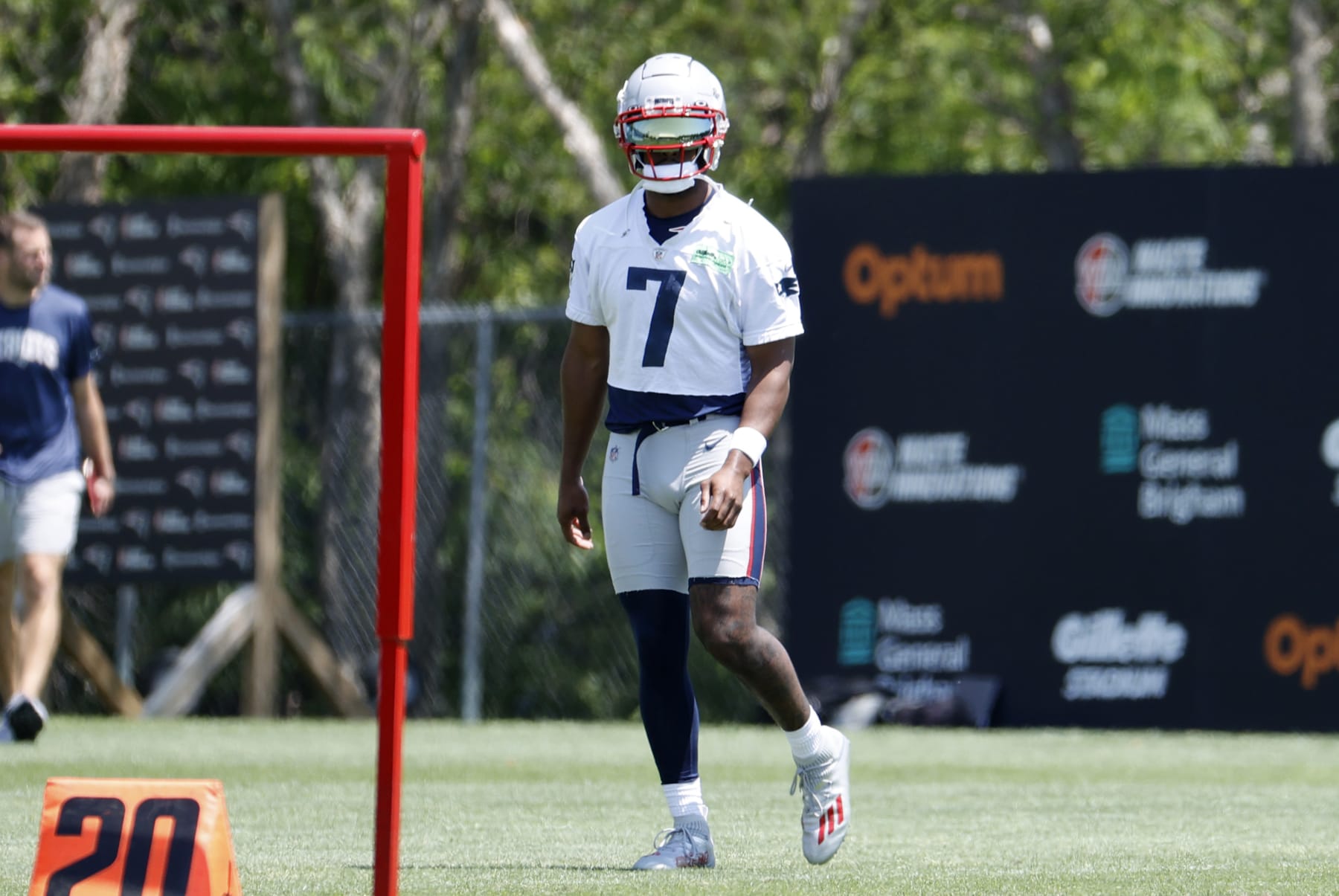 FOXBOROUGH, MA - JUNE 04: New England Patriots wide receiver JuJu Smith-Schuster (7) during New England Patriots OTA on June 4, 2024, at Gillette Stadium in Foxborough, Massachusetts. (Photo by Fred Kfoury III/Icon Sportswire via Getty Images)