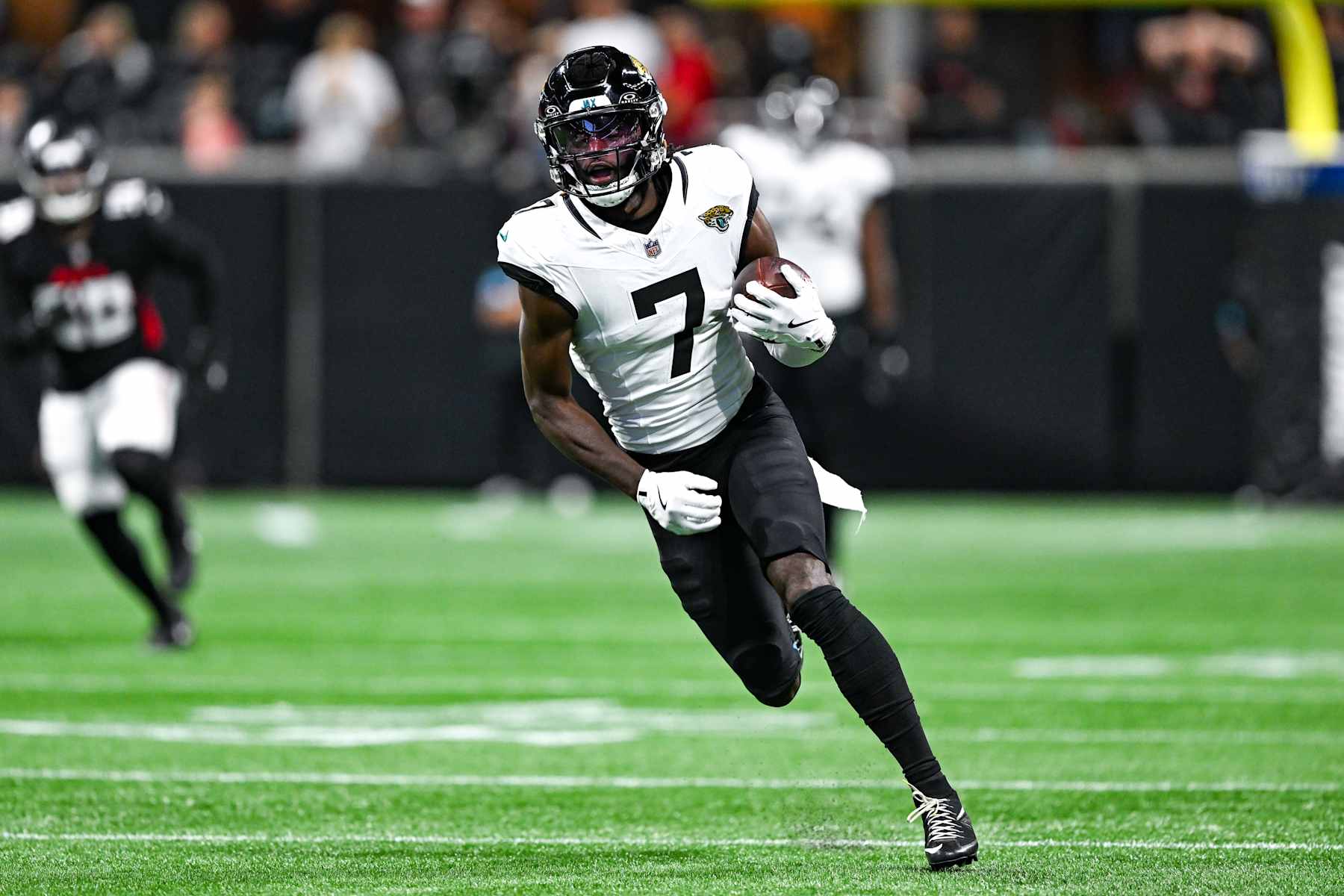 ATLANTA, GA  AUGUST 23:  Jacksonville wide receiver Brian Thomas Jr. (7) runs with the ball during the preseason NFL game between the Jacksonville Jaguars and the Atlanta Falcons on August 23rd, 2024 at Mercedes-Benz Stadium in Atlanta, GA.  (Photo by Rich von Biberstein/Icon Sportswire via Getty Images)