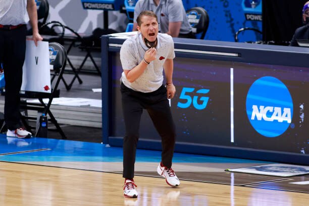 INDIANAPOLIS, INDIANA - MARCH 27: Head coach Eric Musselman of the Arkansas Razorbacks directs his team in the game against the Oral Roberts Golden Eagles during the second half in the Sweet Sixteen round of the 2021 NCAA Men's Basketball Tournament  at Bankers Life Fieldhouse on March 27, 2021 in Indianapolis, Indiana. (Photo by Justin Casterline/Getty Images)