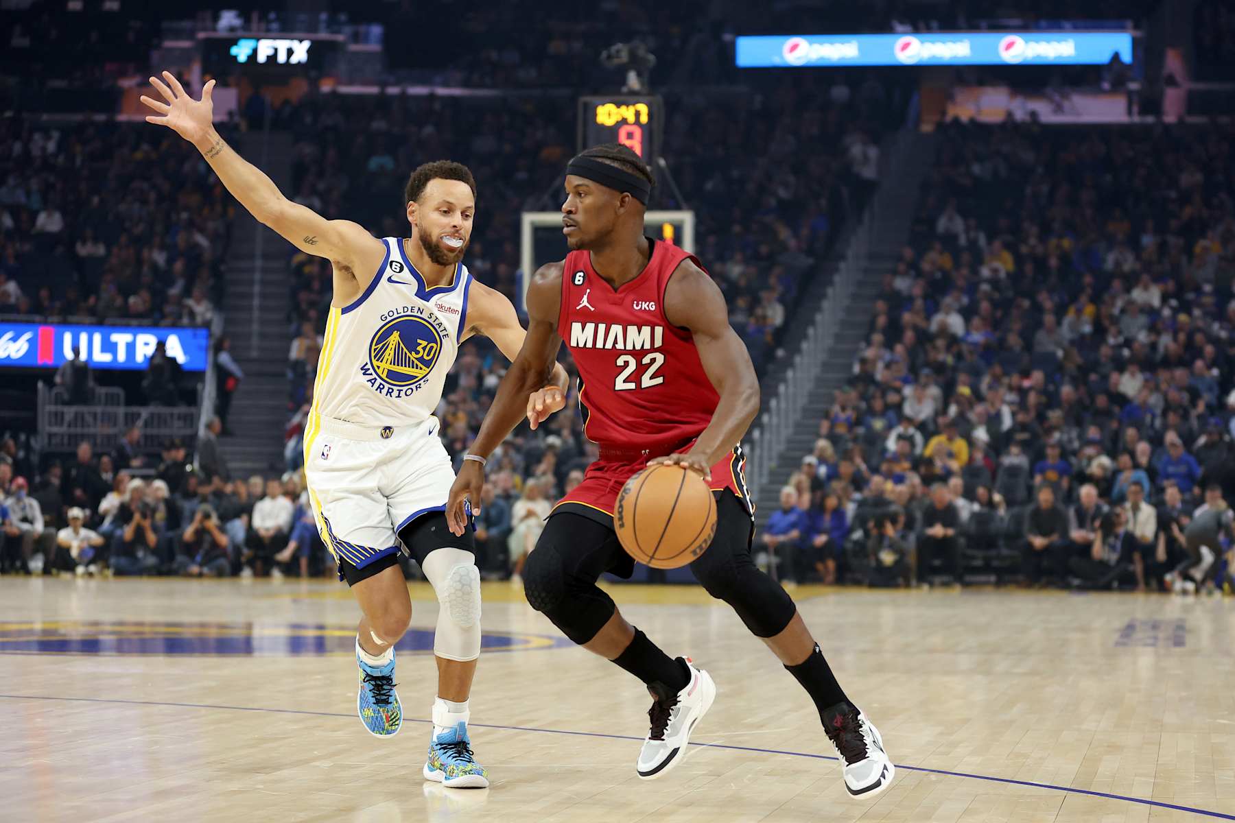 SAN FRANCISCO, CALIFORNIA - OCTOBER 27: Jimmy Butler #22 of the Miami Heat is guarded by Stephen Curry #30 of the Golden State Warriors at Chase Center on October 27, 2022 in San Francisco, California. NOTE TO USER: User expressly acknowledges and agrees that, by downloading and or using this photograph, User is consenting to the terms and conditions of the Getty Images License Agreement.  (Photo by Ezra Shaw/Getty Images)