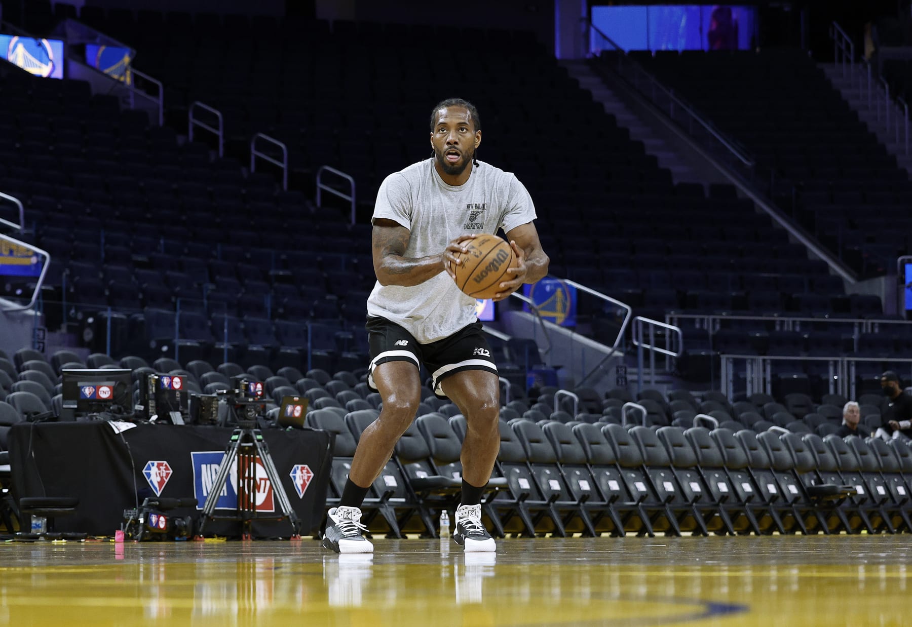 SAN FRANCISCO, CALIFORNIA - MARCH 08: Kawhi Leonard #2 of the LA Clippers works out on the court prior to the game against the Golden State Warriors at Chase Center on March 08, 2022 in San Francisco, California. NOTE TO USER: User expressly acknowledges and agrees that, by downloading and/or using this photograph, User is consenting to the terms and conditions of the Getty Images License Agreement. (Photo by Thearon W. Henderson/Getty Images)