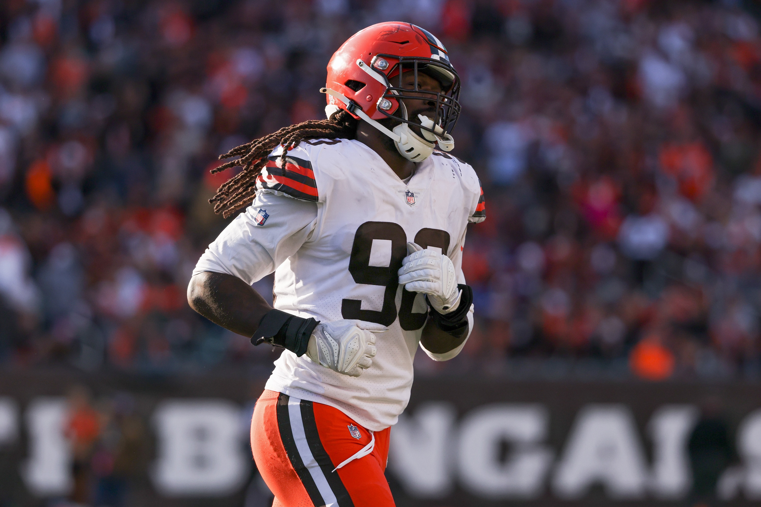 CINCINNATI, OHIO - NOVEMBER 07: Jadeveon Clowney #90 of the Cleveland Browns jogs across the field in the third quarter against the Cincinnati Bengals at Paul Brown Stadium on November 07, 2021 in Cincinnati, Ohio. (Photo by Dylan Buell/Getty Images)