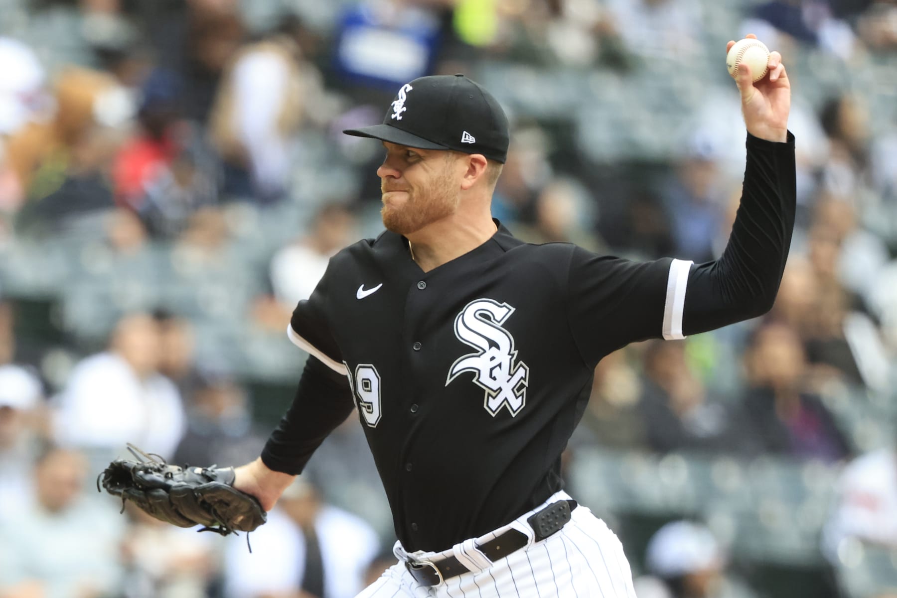 CHICAGO, ILLINOIS - SEPTEMBER 28: Aaron Bummer #39 of the Chicago White Sox throws a pitch in the game against the Arizona Diamondbacks at Guaranteed Rate Field on September 28, 2023 in Chicago, Illinois. (Photo by Justin Casterline/Getty Images)
