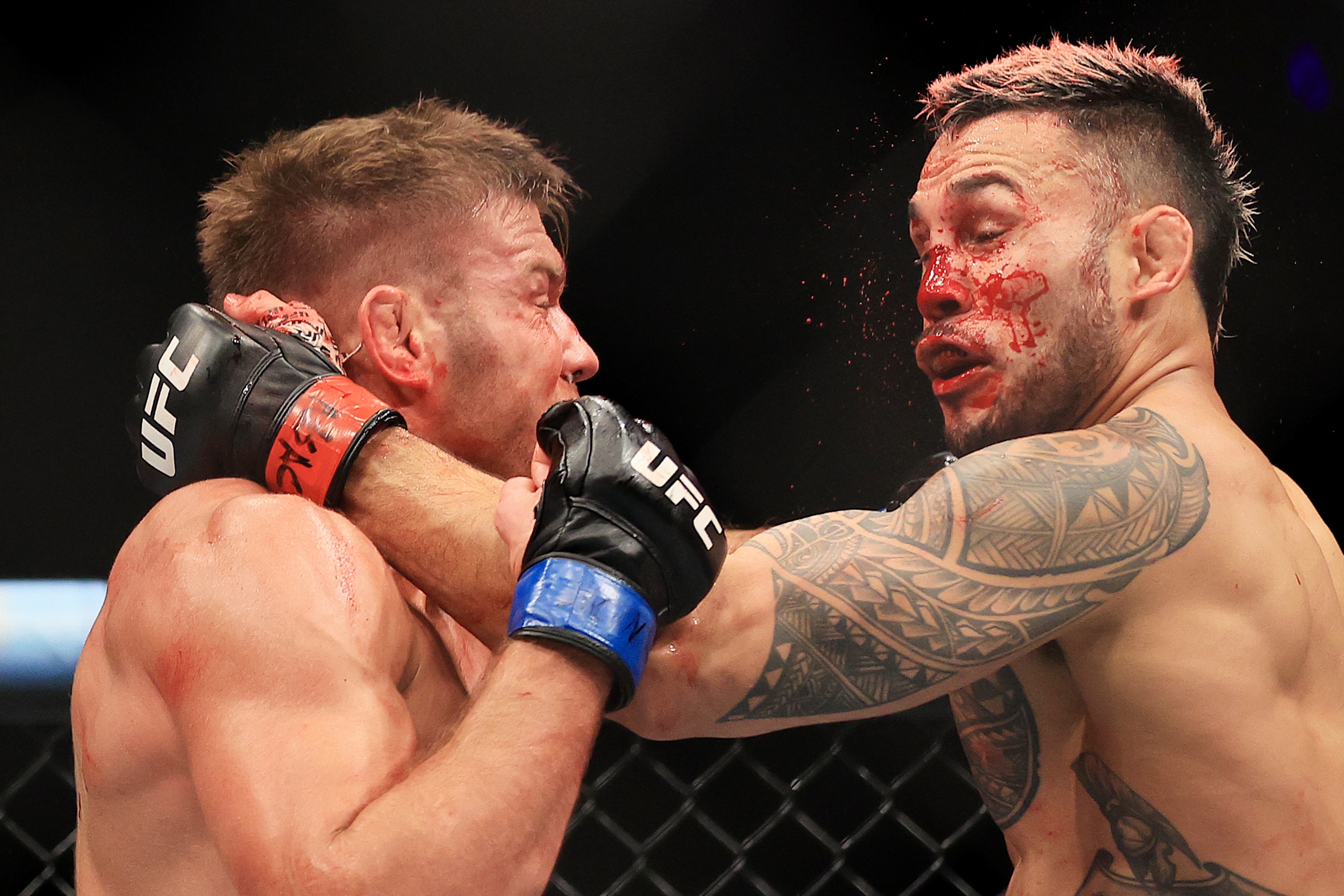 LAS VEGAS, NEVADA - JULY 02: Brad Tavares (R) and Dricus Du Plessis of South Africa exchange strikes in their middleweight bout during UFC 276 at T-Mobile Arena on July 02, 2022 in Las Vegas, Nevada. (Photo by Carmen Mandato/Getty Images)