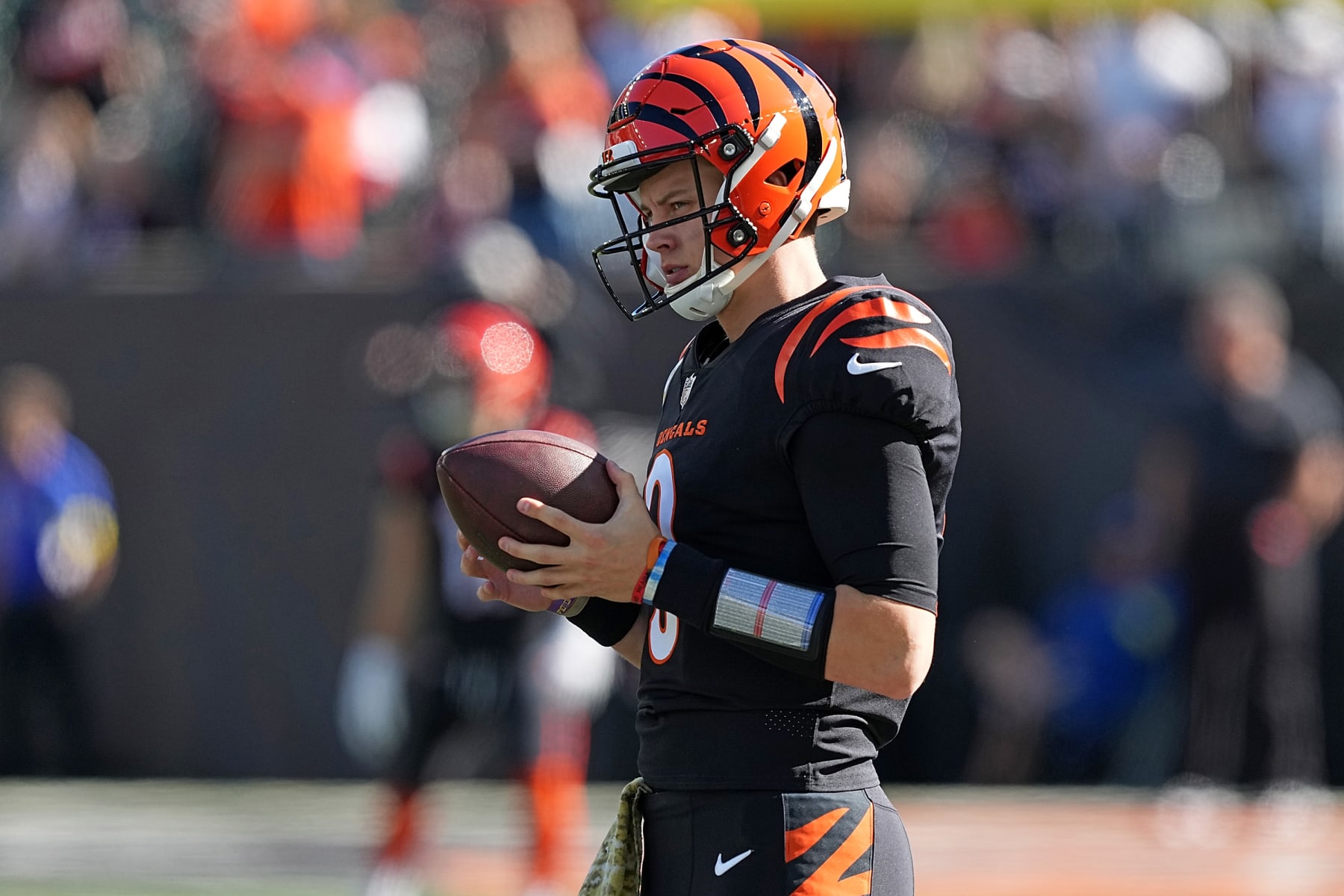CINCINNATI, OHIO - NOVEMBER 06: Joe Burrow #9 of the Cincinnati Bengals warms up prior to the game against the Carolina Panthers at Paycor Stadium on November 06, 2022 in Cincinnati, Ohio. (Photo by Dylan Buell/Getty Images)