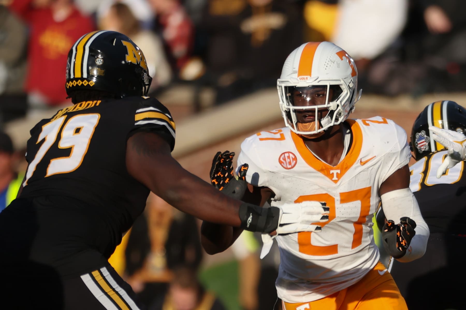 COLUMBIA, MO - NOVEMBER 11: Tennessee Volunteers defensive lineman James Pearce Jr. (27) rushes against Missouri Tigers offensive lineman Armand Membou (79) in the second quarter of an SEC football game between the Tennessee Volunteers and Missouri Tigers on Nov 11, 2023 at Memorial Stadium in Columbia, MO. (Photo by Scott Winters/Icon Sportswire via Getty Images)