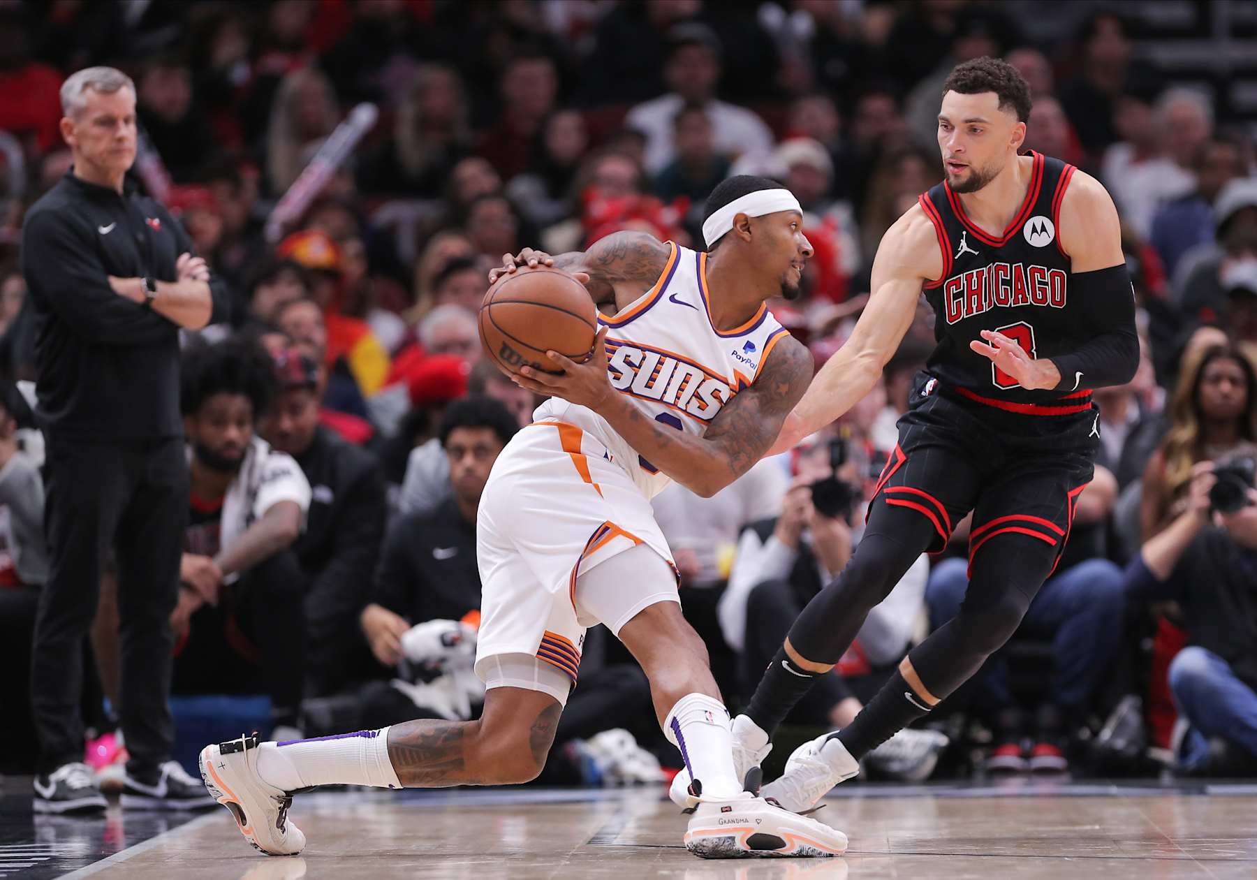 CHICAGO, IL - NOVEMBER 08: Zach LaVine #8 of the Chicago Bulls guards Bradley Beal #3 of the Phoenix Suns
during the second half at the United Center on November 8, 2023 in Chicago, Illinois. (Photo by Melissa Tamez/Icon Sportswire via Getty Images)