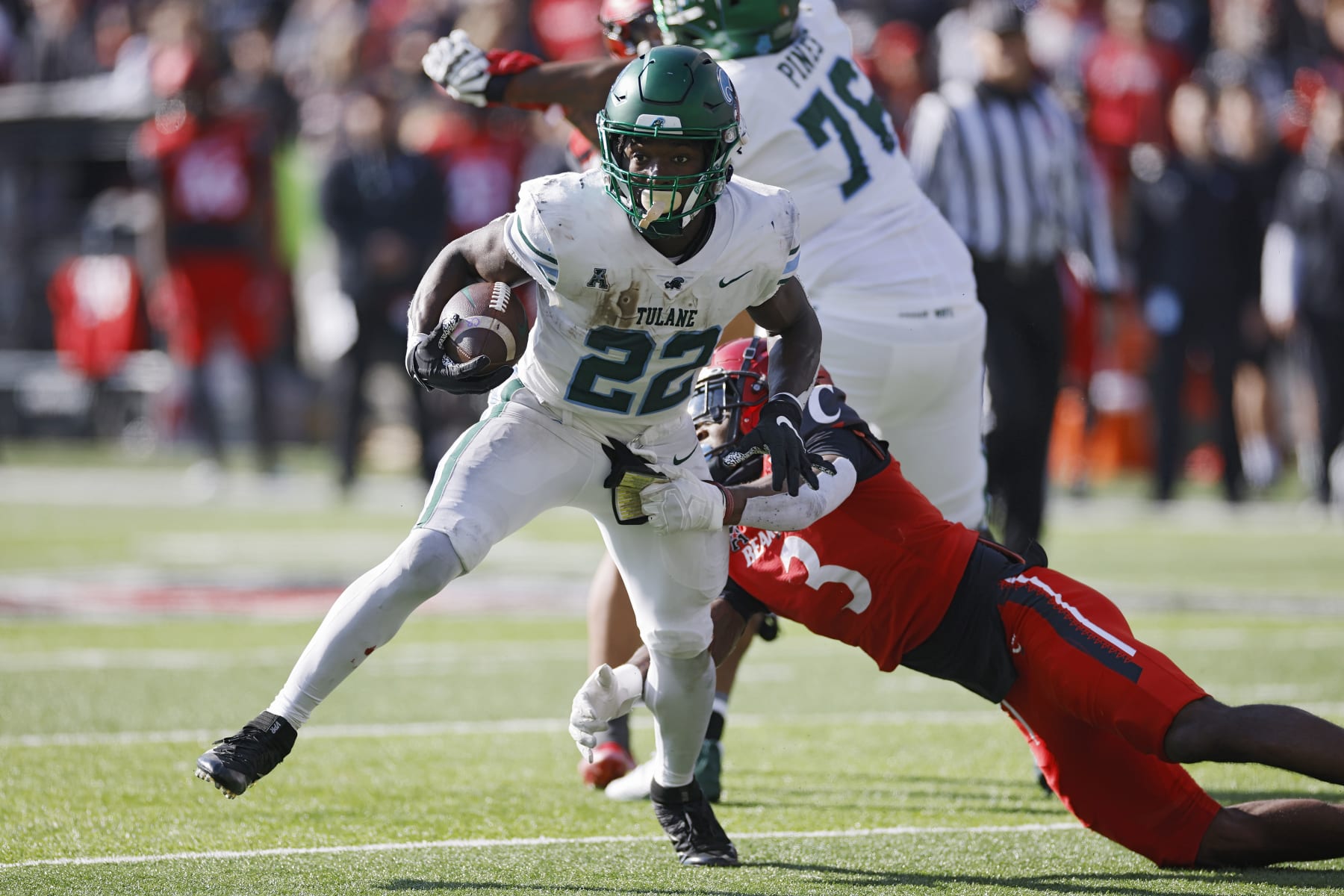 CINCINNATI, OH - NOVEMBER 25: Tulane Green Wave running back Tyjae Spears (22) runs toward the end zone for an 11-yard touchdown in the second quarter of a college football game against the Cincinnati Bearcats on November 25, 2022 at Nippert Stadium in Cincinnati, Ohio. (Photo by Joe Robbins/Icon Sportswire via Getty Images)