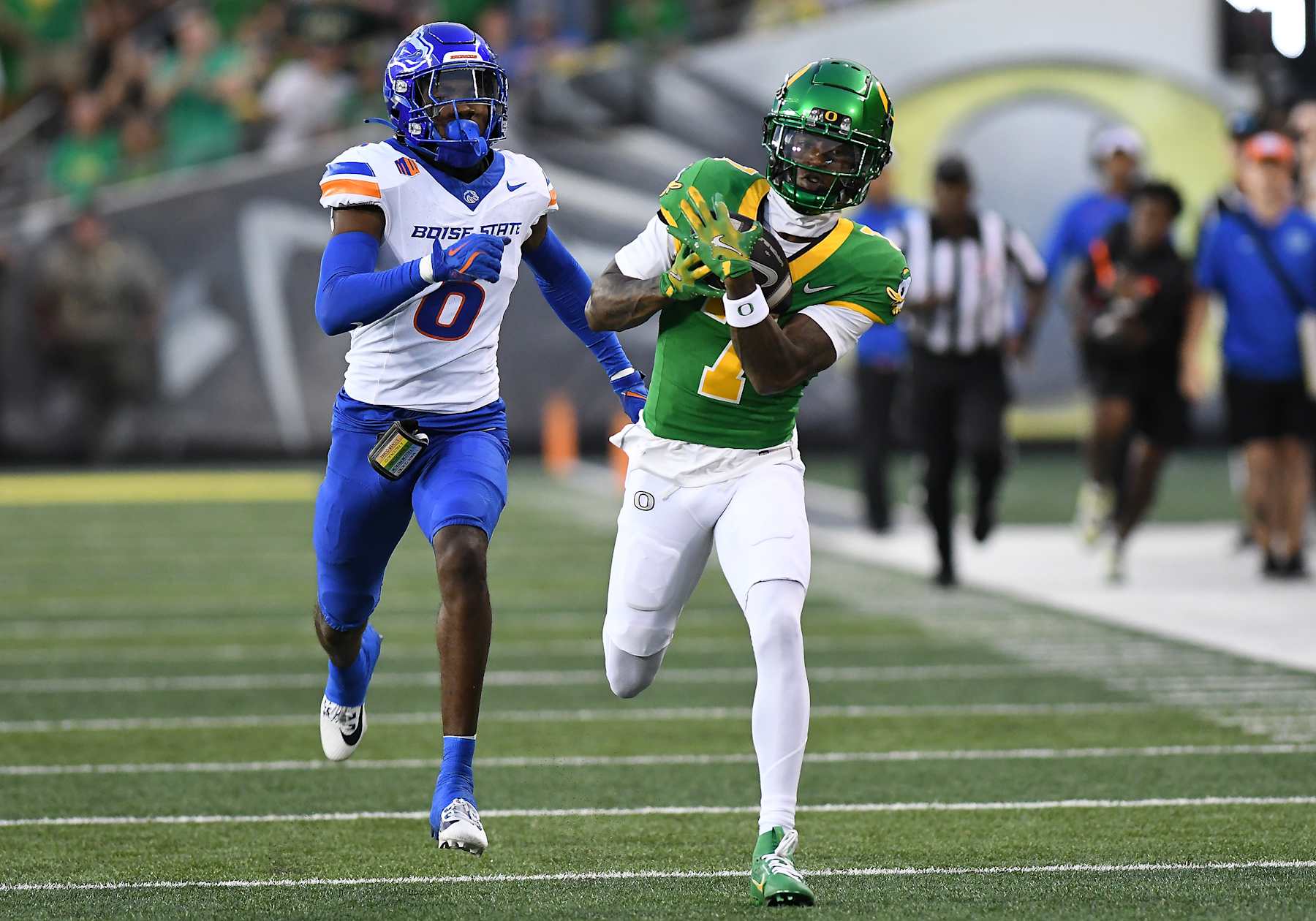 Oregon wide receiver Evan Stewart