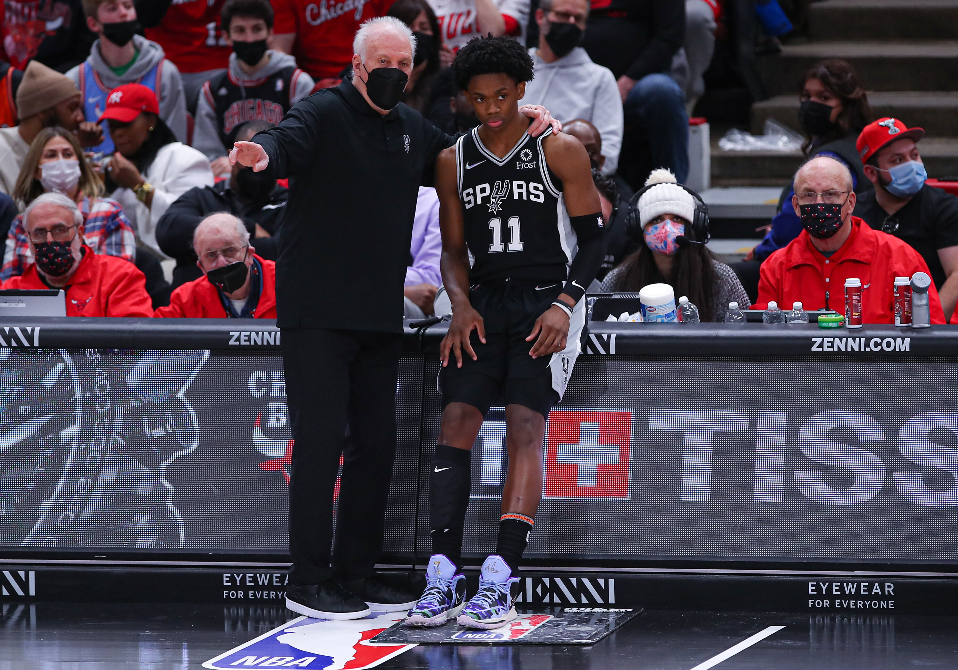 CHICAGO, IL - FEBRUARY 14: San Antonio Spurs head coach Gregg Popovich chats with San Antonio Spurs guard Joshua Primo (11) during a NBA game between the San Antonio Spurs and the Chicago Bulls on February 14, 2022 at the United Center in Chicago, IL. (Photo by Melissa Tamez/Icon Sportswire via Getty Images)