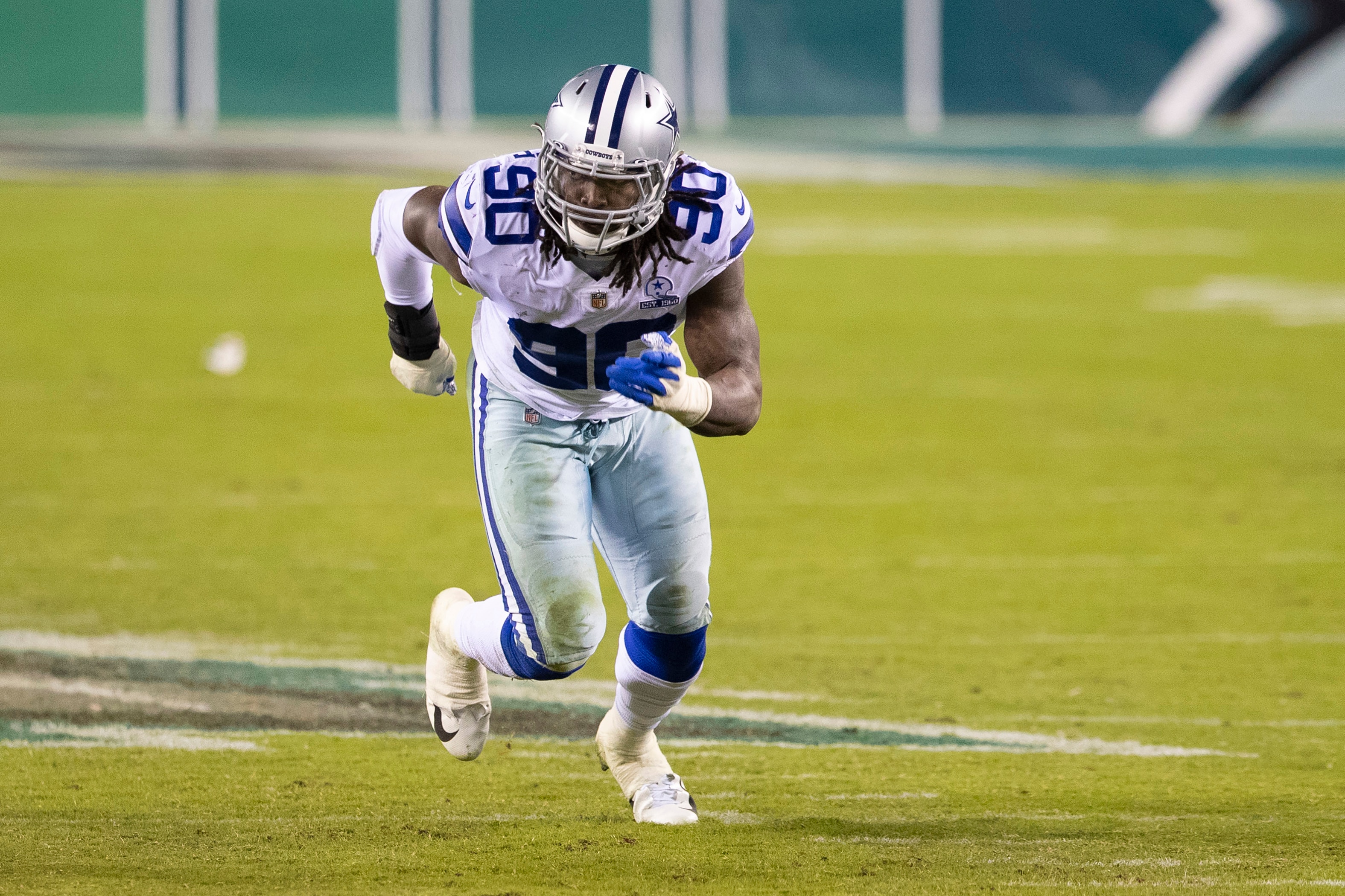 PHILADELPHIA, PA - NOVEMBER 01: DeMarcus Lawrence #90 of the Dallas Cowboys rushes the passer against the Philadelphia Eagles at Lincoln Financial Field on November 1, 2020 in Philadelphia, Pennsylvania. (Photo by Mitchell Leff/Getty Images)