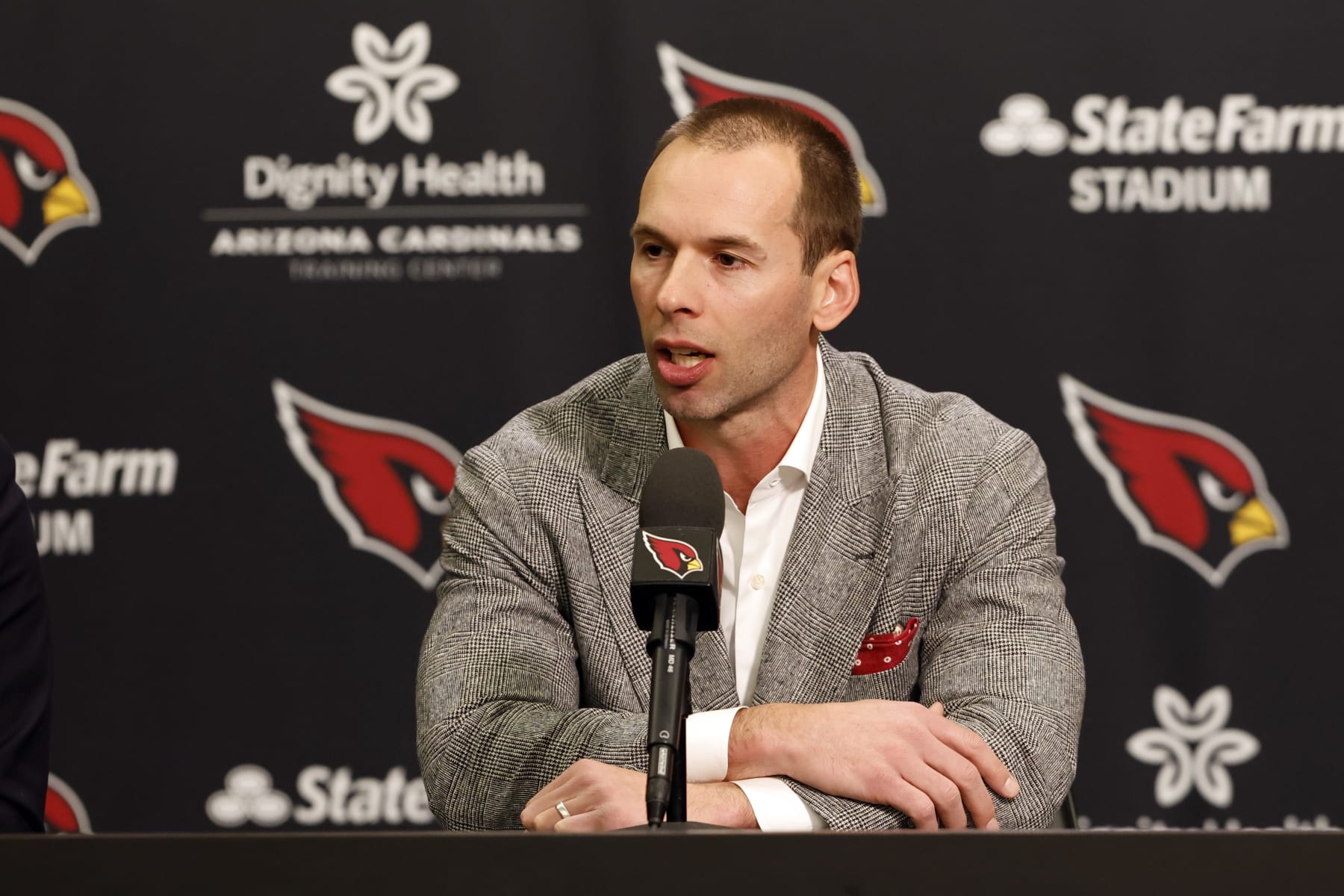 TEMPE, ARIZONA - FEBRUARY 16: New Arizona Cardinals head coach Jonathan Gannon answers a question from the media during a press conference at Dignity Health Arizona Cardinals Training Center on February 16, 2023 in Tempe, Arizona. (Photo by Chris Coduto/Getty Images)