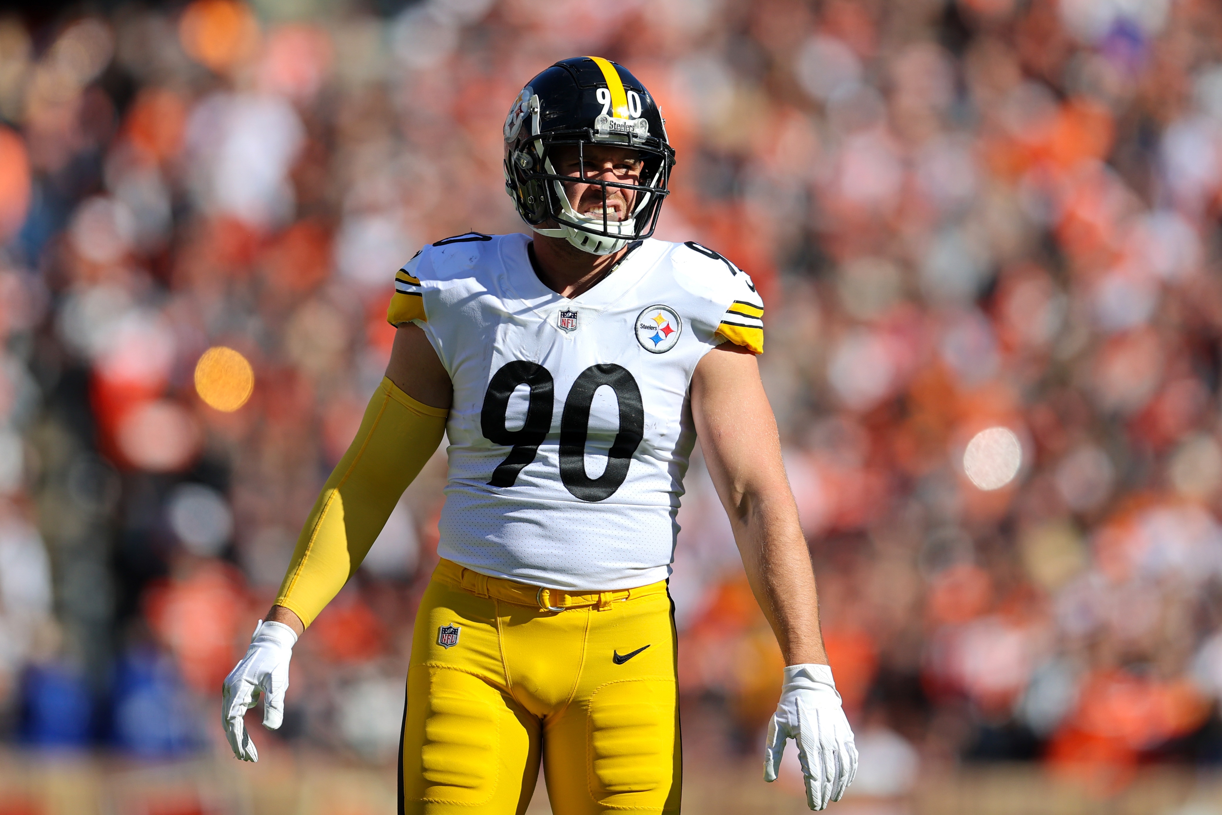 CLEVELAND, OH - OCTOBER 31: Pittsburgh Steelers linebacker T.J. Watt (90) on the field during the first quarter of the National Football League game between the Pittsburgh Steelers and Cleveland Browns on October 31, 2021, at FirstEnergy Stadium in Cleveland, OH. (Photo by Frank Jansky/Icon Sportswire via Getty Images)