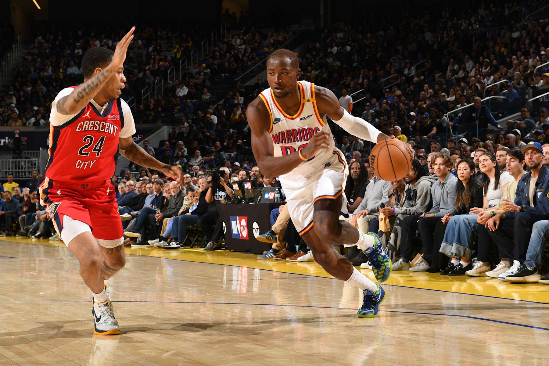 SAN FRANCISCO, CA - OCTOBER 29: Jonathan Kuminga #00 of the Golden State Warriors dribbles the ball during the game against the New Orleans Pelicans on October 29, 2024 at Chase Center in San Francisco, California. NOTE TO USER: User expressly acknowledges and agrees that, by downloading and or using this photograph, user is consenting to the terms and conditions of Getty Images License Agreement. Mandatory Copyright Notice: Copyright 2024 NBAE (Photo by Noah Graham/NBAE via Getty Images)