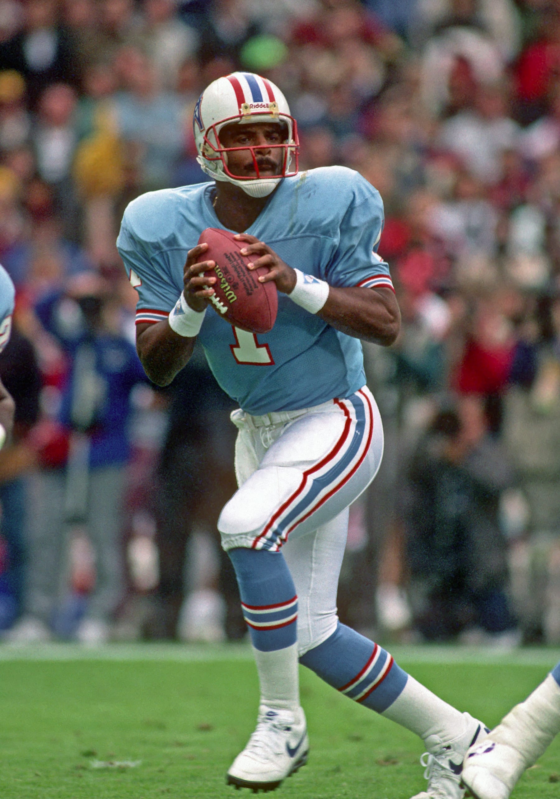 WASHINGTON, DC - NOVEMBER  3:  Quarterback Warren Moon #1 of the Houston Oilers looks to pass against the Washington Redskins during a game at RFK Stadium on November 3, 1991 in Washington, DC.  Washington defeated Houston 16-13.  (Photo by George Gojkovich/Getty Images)