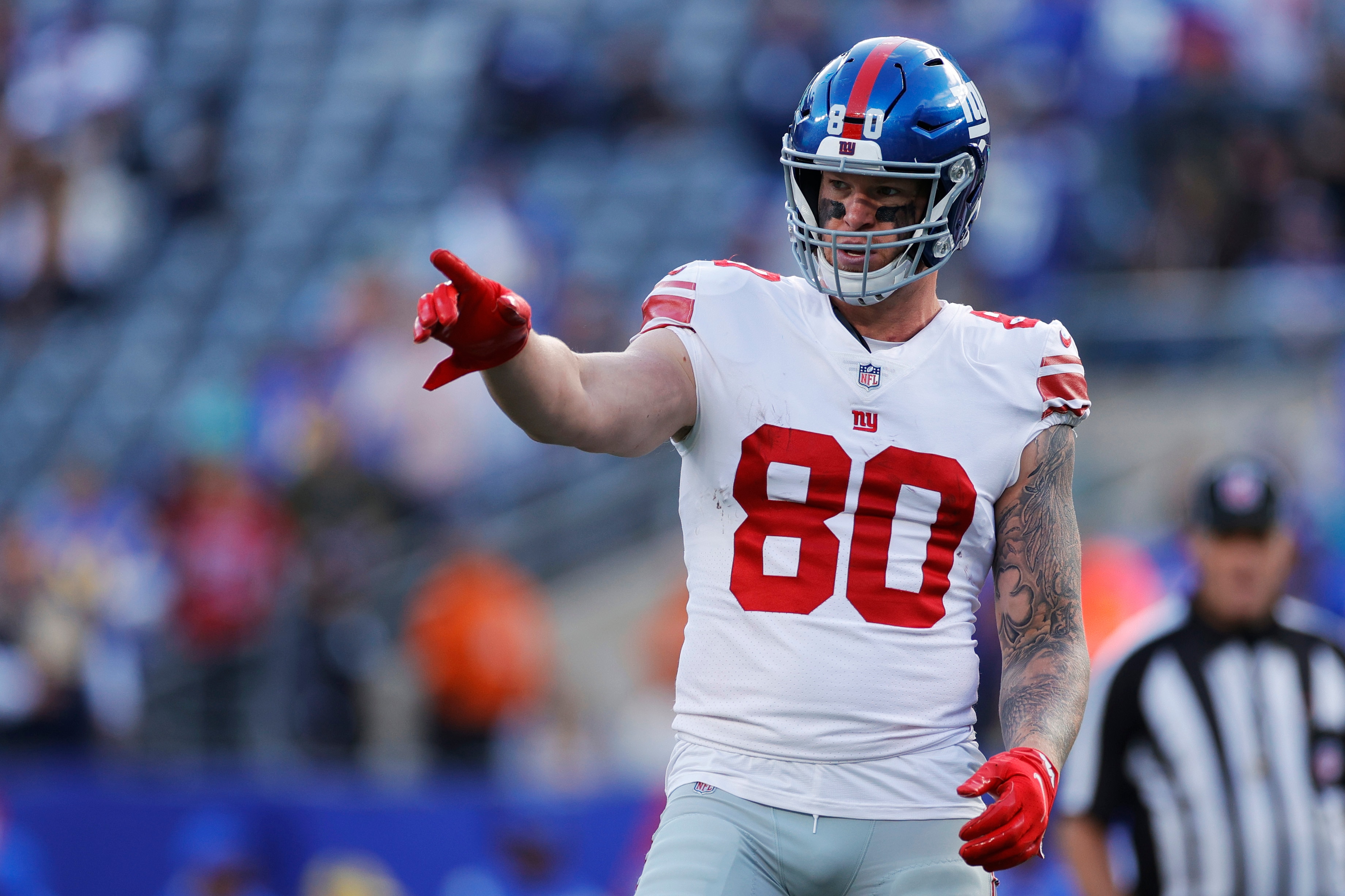 EAST RUTHERFORD, NEW JERSEY - OCTOBER 17: Kyle Rudolph #80 of the New York Giants gestures during the second half against the Los Angeles Rams at MetLife Stadium on October 17, 2021 in East Rutherford, New Jersey. (Photo by Sarah Stier/Getty Images)