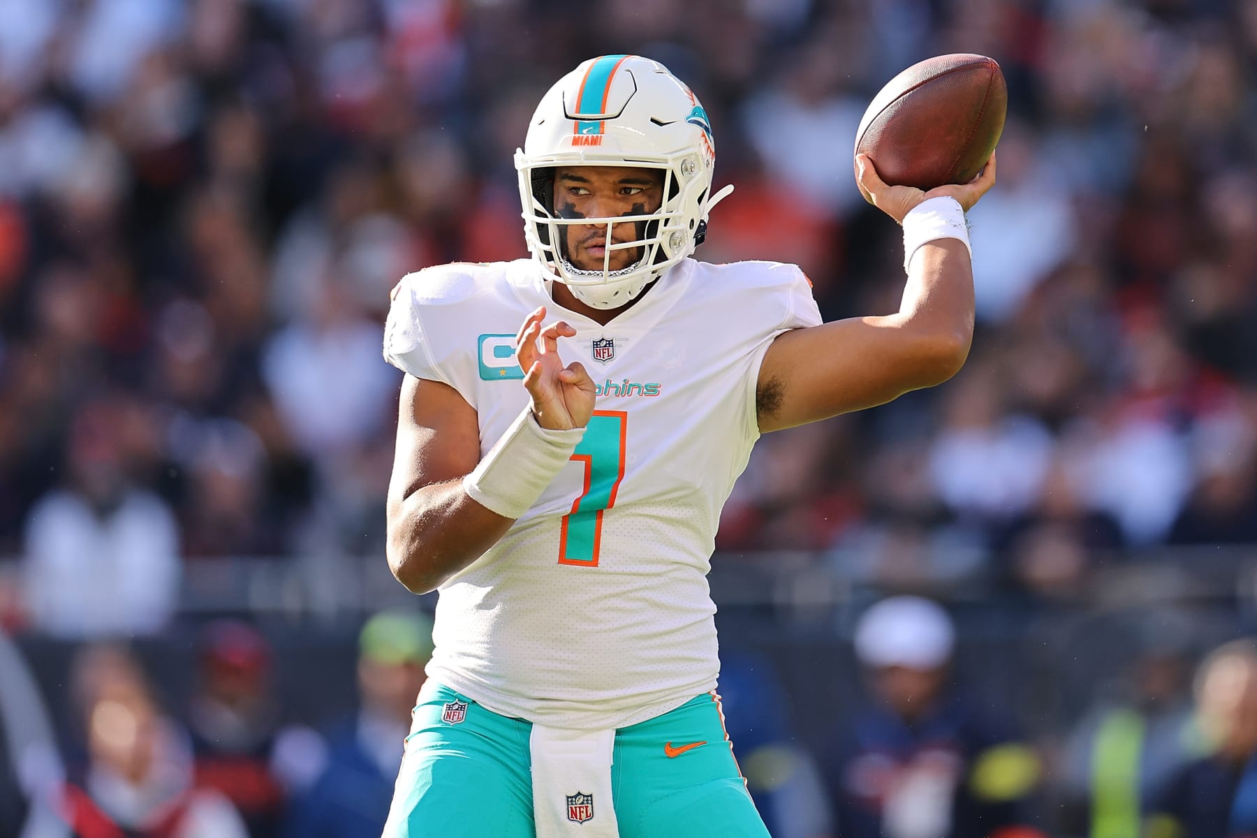 CHICAGO, ILLINOIS - NOVEMBER 06: Tua Tagovailoa #1 of the Miami Dolphins throws a pass against the Chicago Bears during the second half at Soldier Field on November 06, 2022 in Chicago, Illinois. (Photo by Michael Reaves/Getty Images)