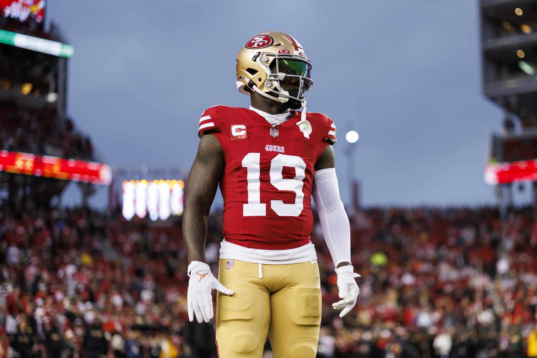 SANTA CLARA, CALIFORNIA - JANUARY 20: Deebo Samuel #19 of the San Francisco 49ers looks on during pregame warmups before an NFC divisional round playoff football game against the Green Bay Packers at Levi's Stadium on January 20, 2024 in Santa Clara, California. (Photo by Ryan Kang/Getty Images)