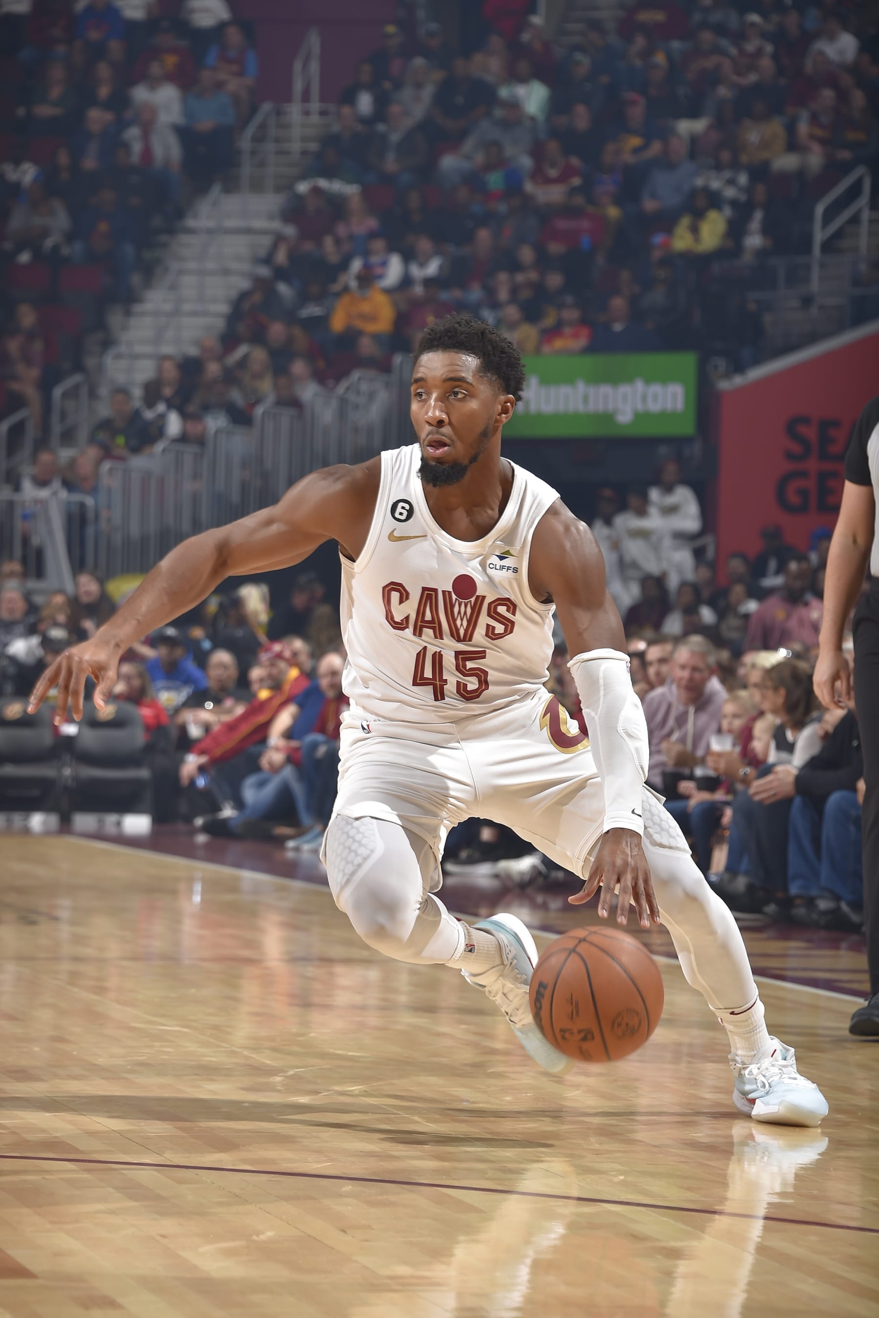CLEVELAND, OH - OCTOBER 30: Donovan Mitchell #45 of the Cleveland Cavaliers handles the ball during the game against the New York Knicks on October 30, 2022 at Rocket Mortgage FieldHouse in Cleveland, Ohio. NOTE TO USER: User expressly acknowledges and agrees that, by downloading and/or using this Photograph, user is consenting to the terms and conditions of the Getty Images License Agreement. Mandatory Copyright Notice: Copyright 2022 NBAE (Photo by David Liam Kyle/NBAE via Getty Images)