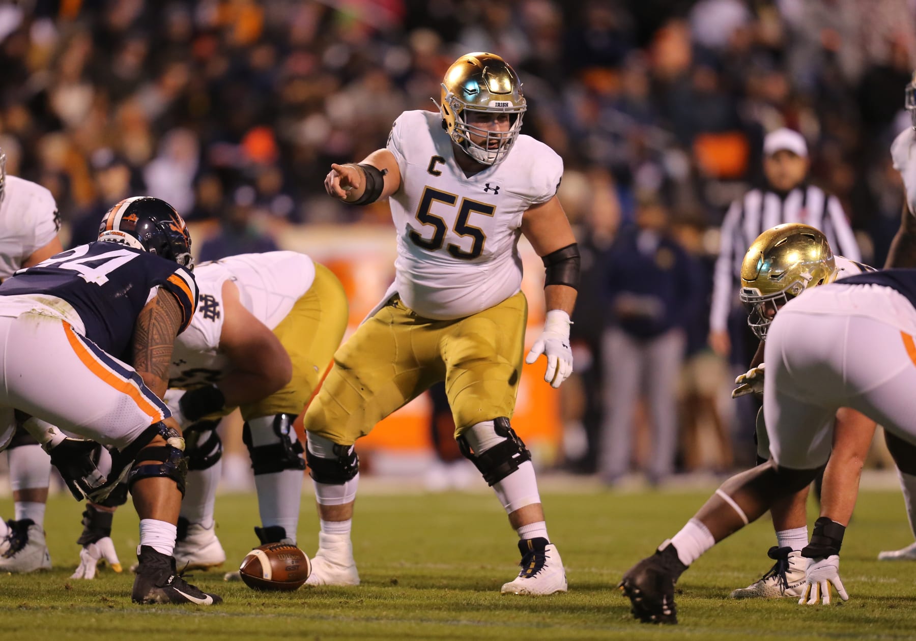 CHARLOTTESVILLE, VA - NOVEMBER 13: Notre Dame Fighting Irish offensive lineman Jarrett Patterson (55) during a game between the Notre Dame Fighting Irish and the Virginia Cavaliers on November 13, 2021, at Scott Stadium in Charlottesville, VA (Photo by Lee Coleman/Icon Sportswire via Getty Images)