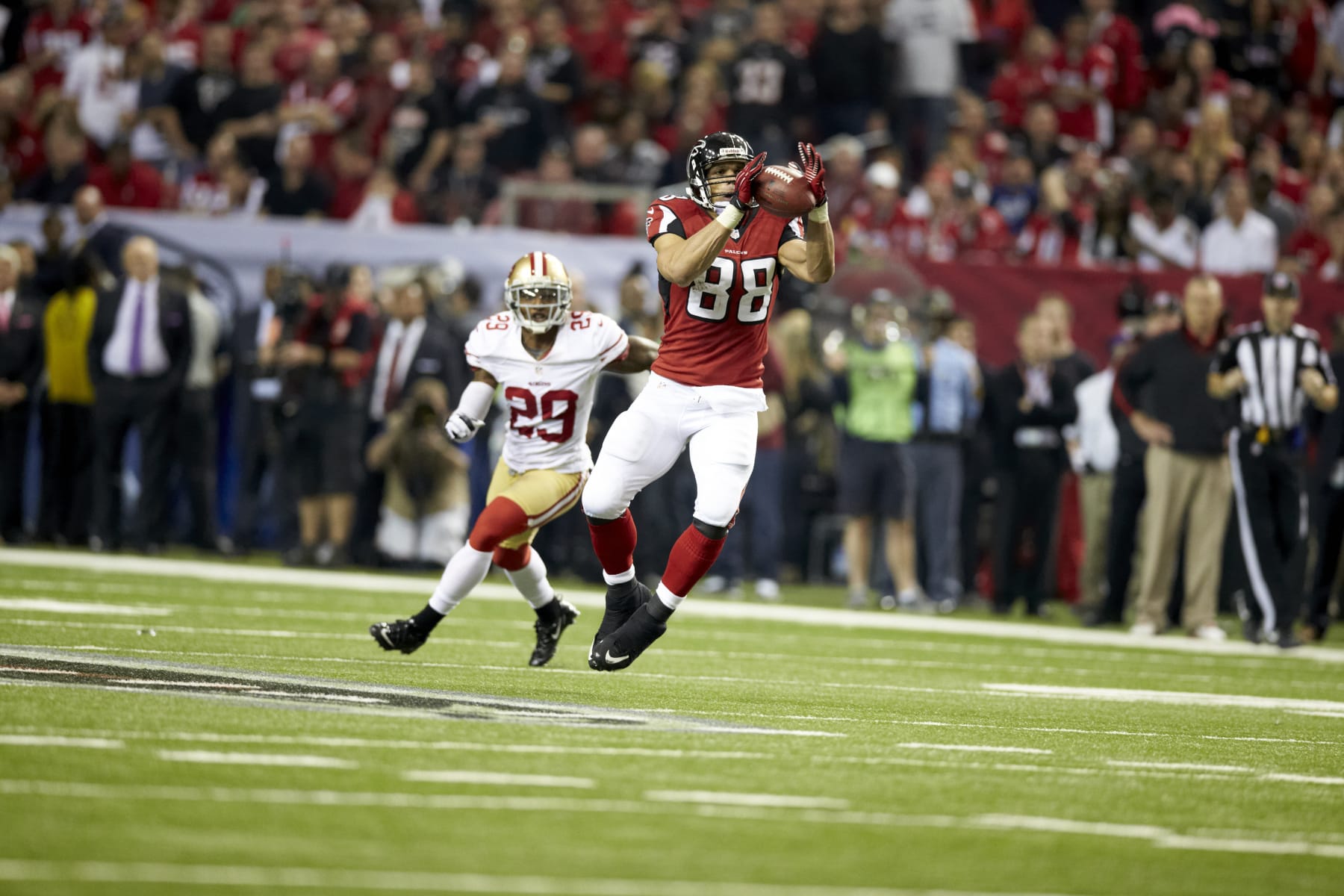 Football: NFC Playoffs: Atlanta Falcons Tony Gonzalez (88) in action, making catch vs San Francisco 49ers at Georgia Dome.
Atlanta, GA 1/20/2013
CREDIT: Simon Bruty (Photo by Simon Bruty /Sports Illustrated via Getty Images)
(Set Number: X156071 TK1 R13 F16 )