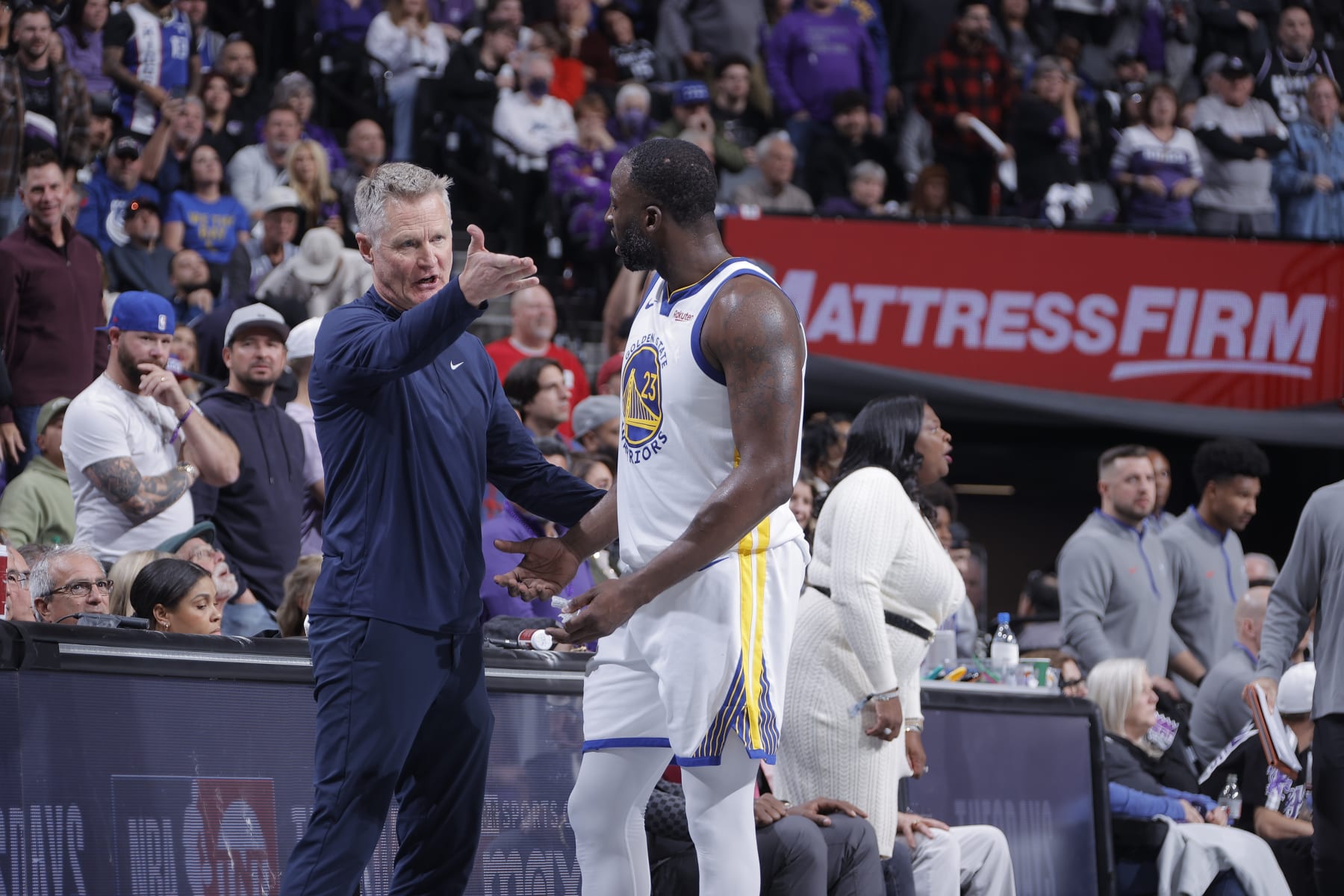 SACRAMENTO, CA - NOVEMBER 28: Head Coach Steve Kerr of the Golden State Warriors coaches Draymond Green #23 during the game against the Sacramento Kings during the In-Season Tournament on November 28, 2023 at Golden 1 Center in Sacramento, California. NOTE TO USER: User expressly acknowledges and agrees that, by downloading and or using this photograph, User is consenting to the terms and conditions of the Getty Images Agreement. Mandatory Copyright Notice: Copyright 2023 NBAE (Photo by Rocky Widner/NBAE via Getty Images)